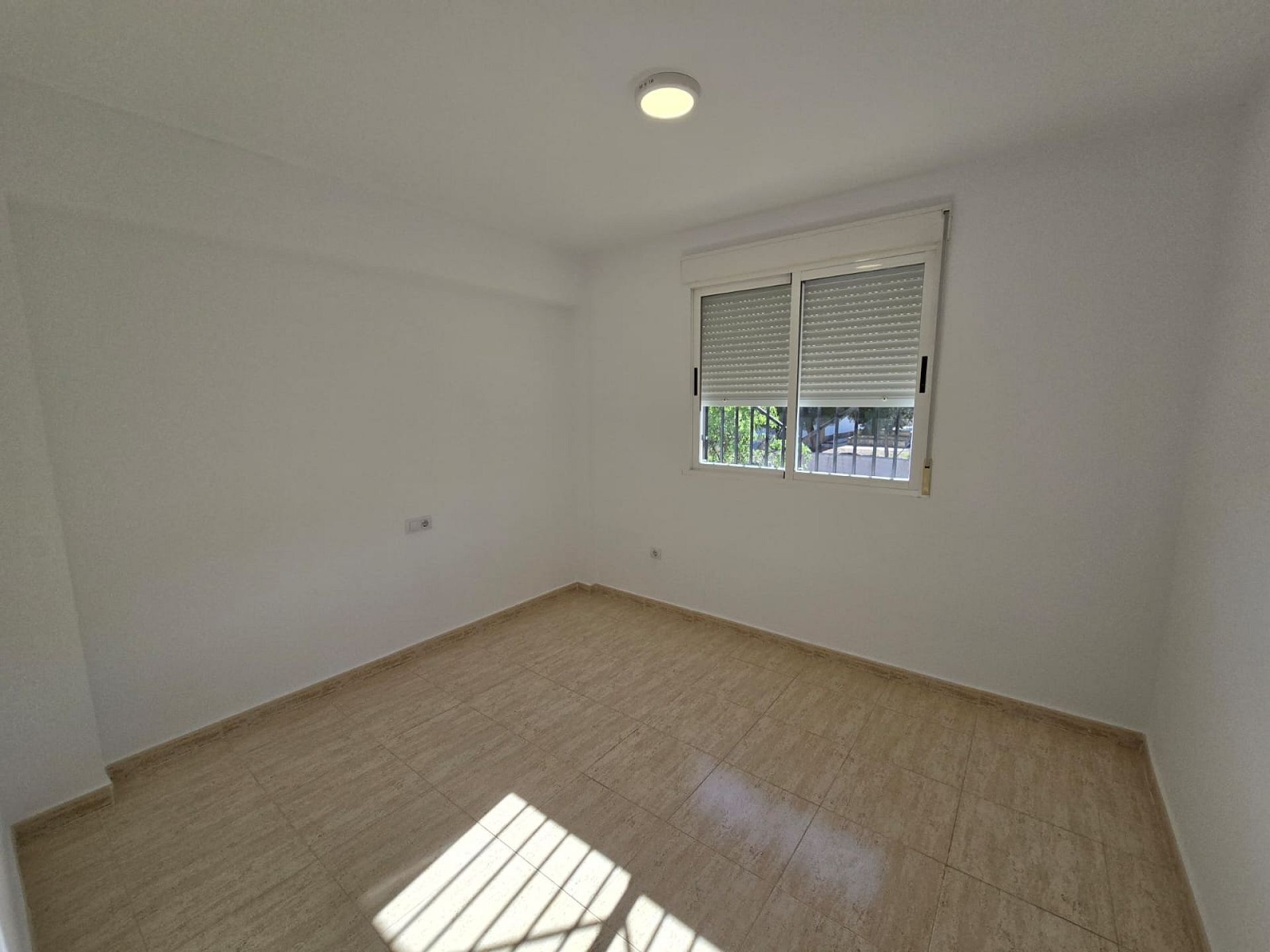 Resale - 4 Bedroom 2 Bathroom Townhouse in Salinas -  - Alicante