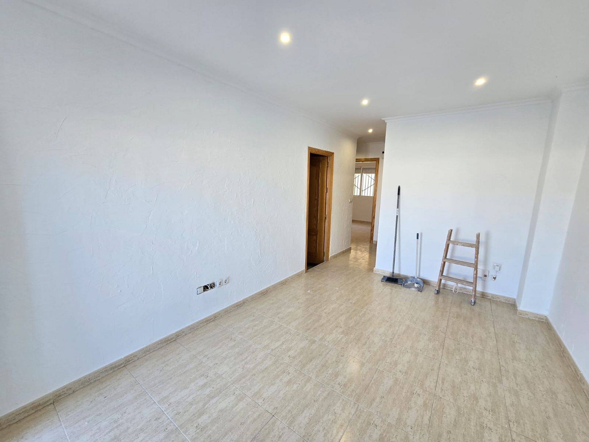 Resale - 4 Bedroom 2 Bathroom Townhouse in Salinas -  - Alicante
