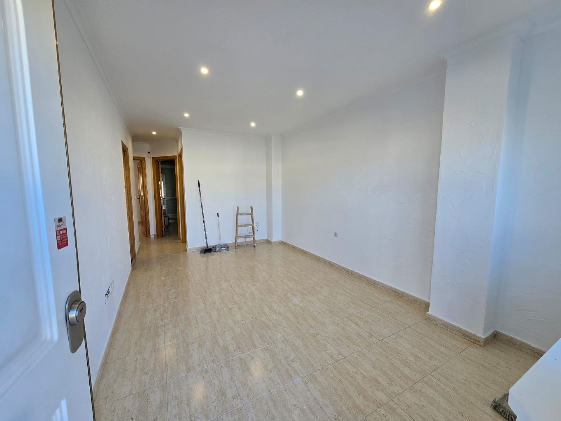 Resale - 4 Bedroom 2 Bathroom Townhouse in Salinas -  - Alicante