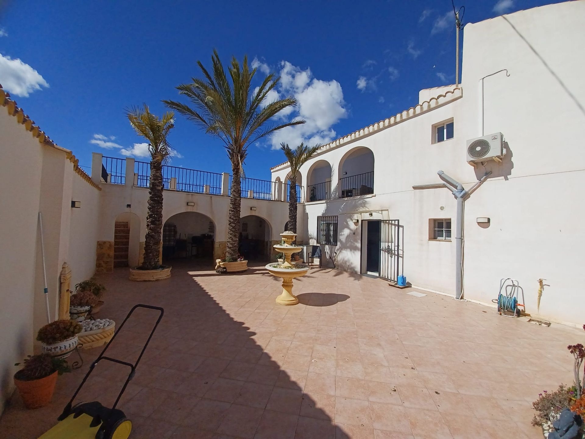 Resale - 6 Bedroom 6 Bathroom Country house in Pinoso -  - Alicante