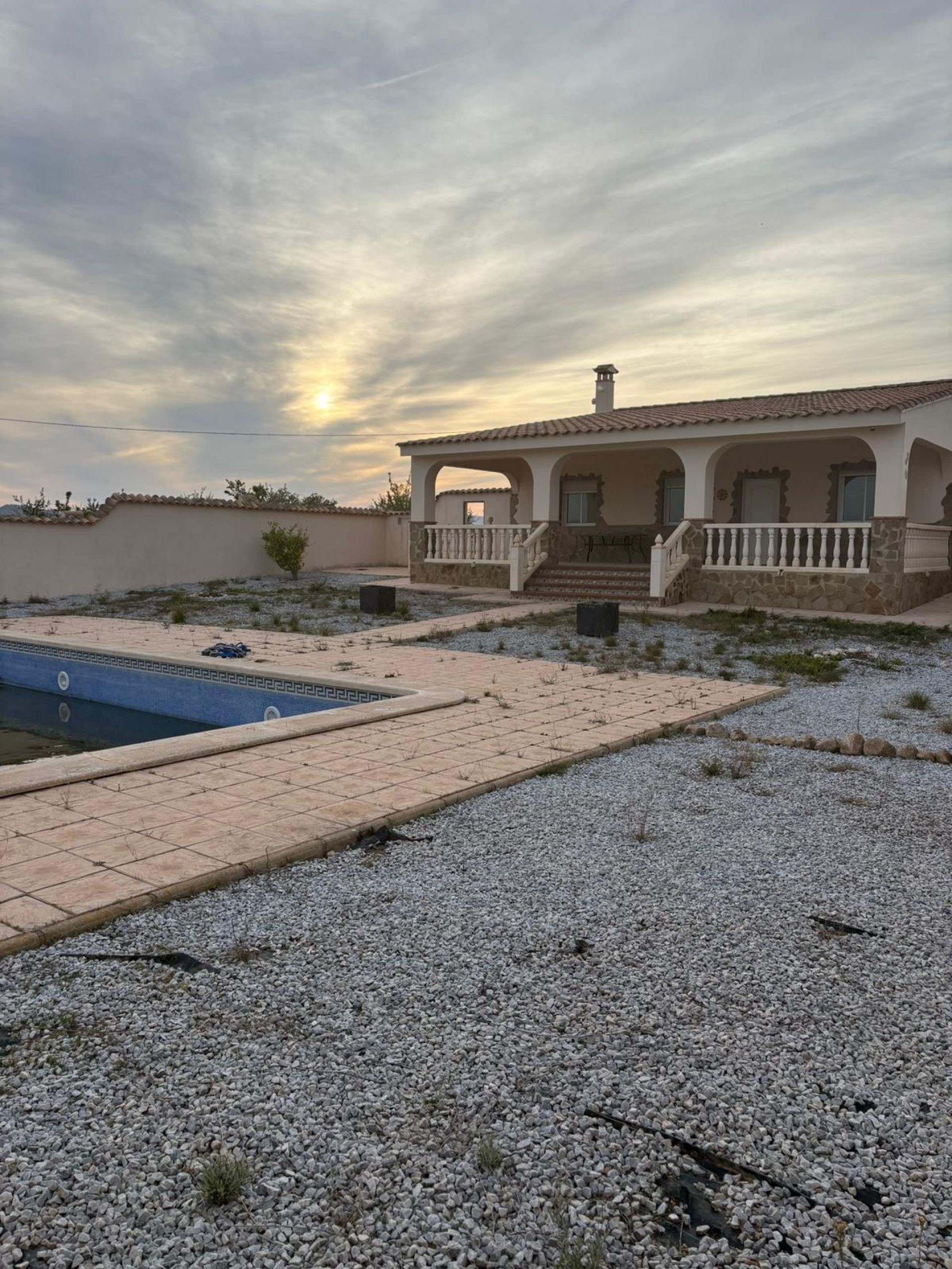 Resale - 3 Bedroom 2 Bathroom Villa in Monóvar -  - Alicante