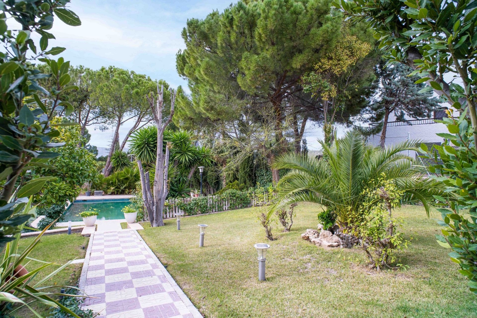 Resale - 4 Bedroom 3 Bathroom Villa in Petrer -  - Alicante