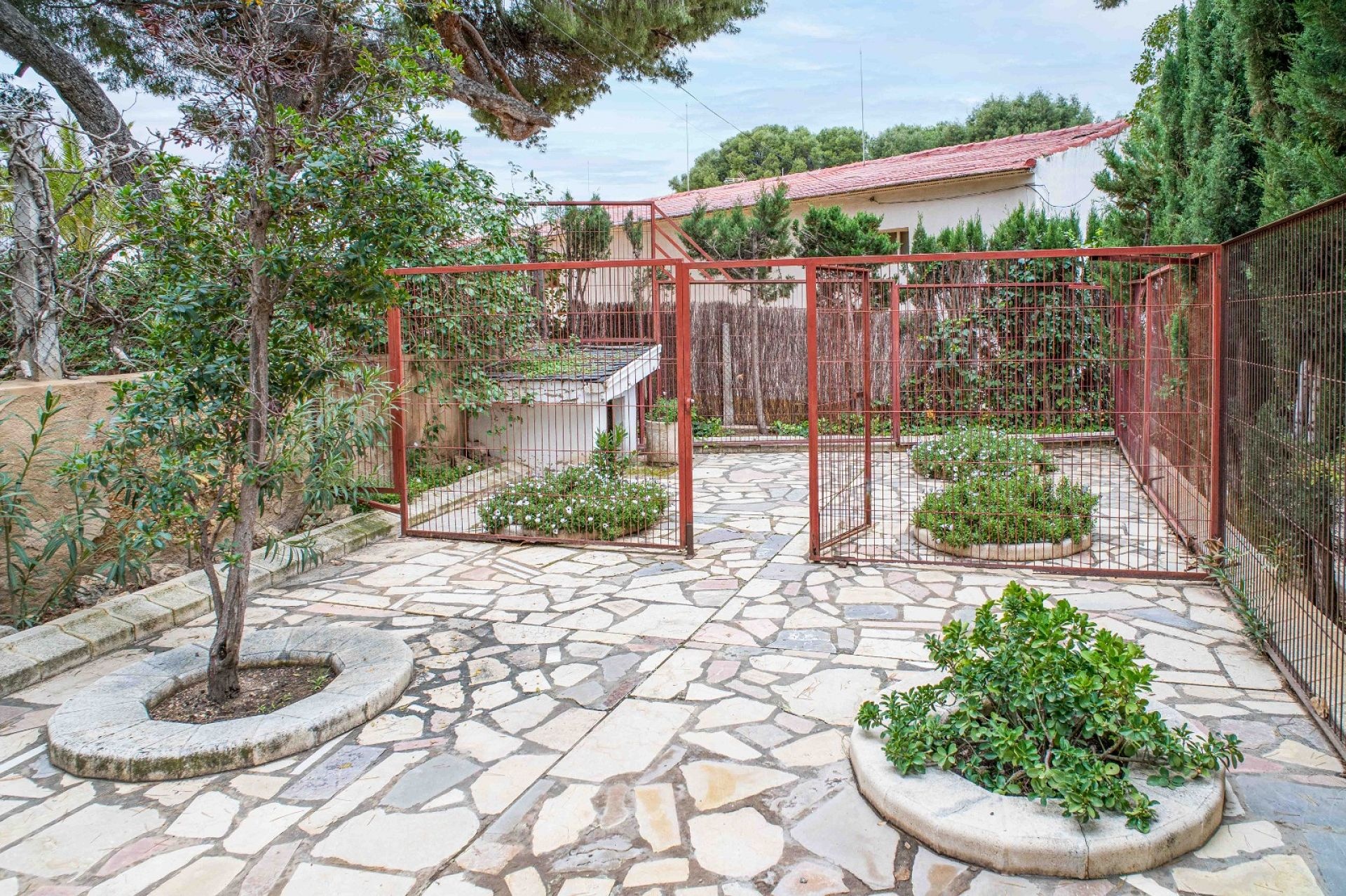 Resale - 4 Bedroom 3 Bathroom Villa in Petrer -  - Alicante