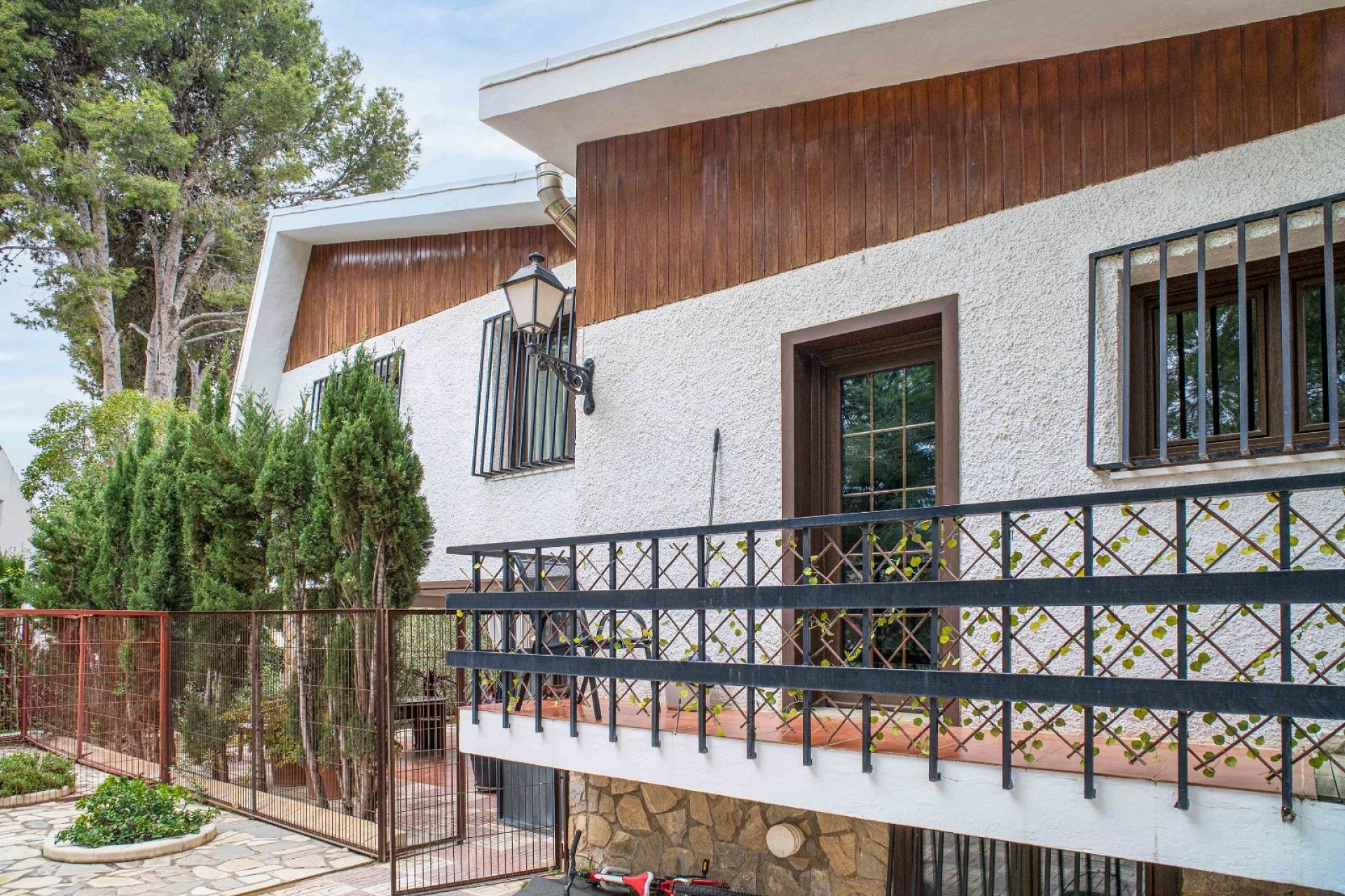 Resale - 4 Bedroom 3 Bathroom Villa in Petrer -  - Alicante