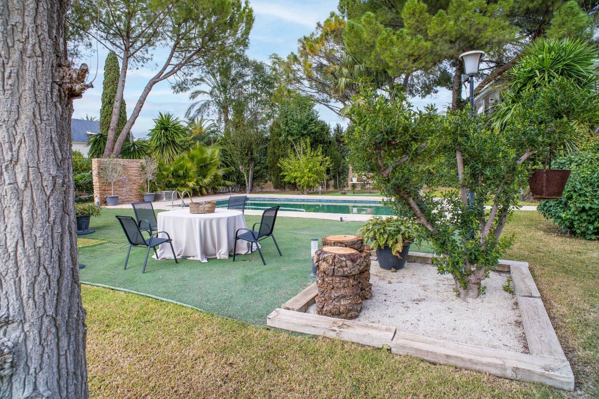 Resale - 4 Bedroom 3 Bathroom Villa in Petrer -  - Alicante