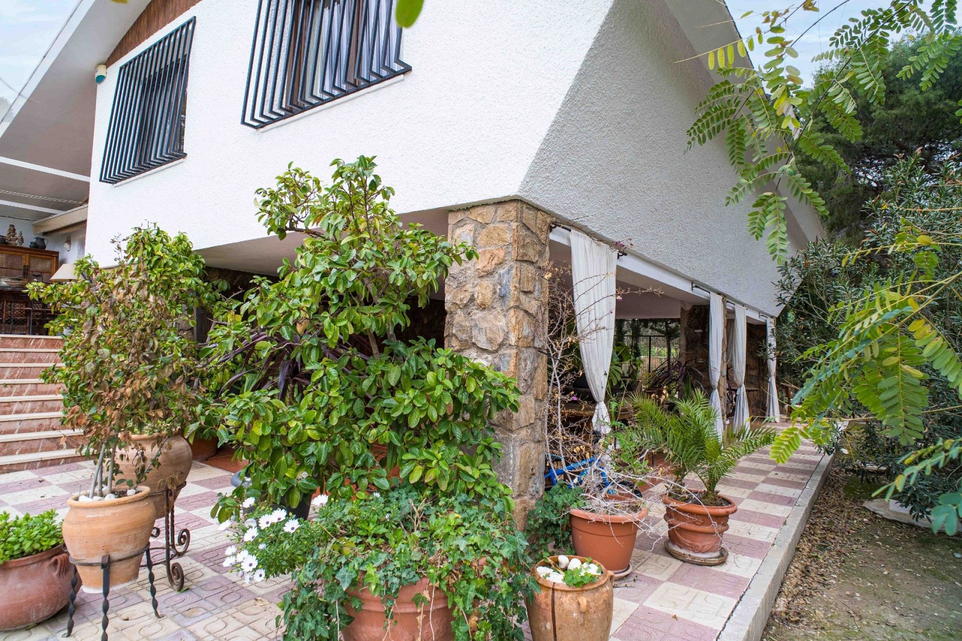 Resale - 4 Bedroom 3 Bathroom Villa in Petrer -  - Alicante