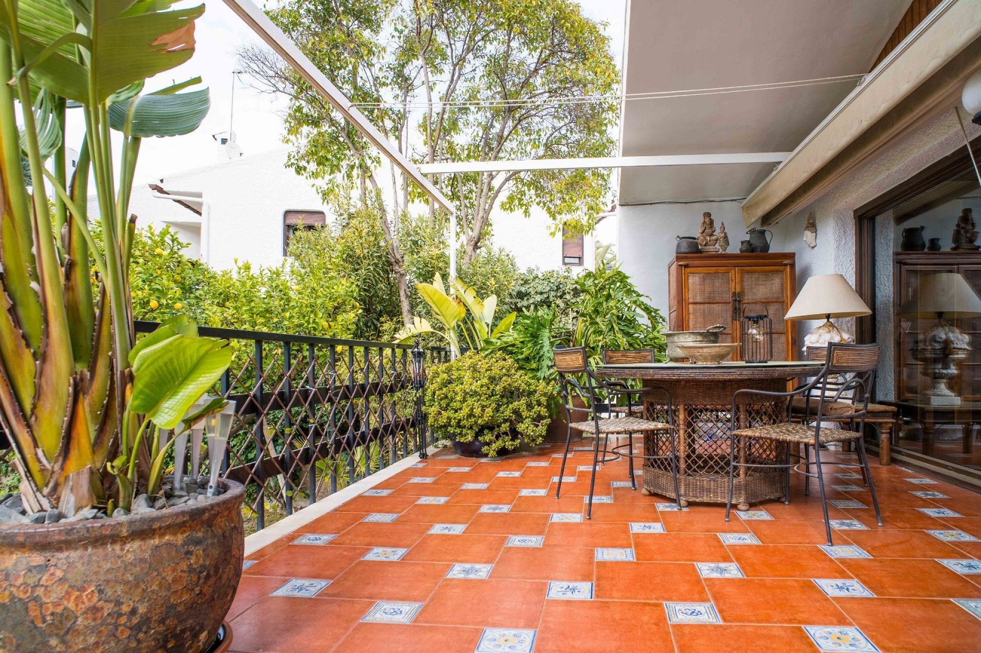 Resale - 4 Bedroom 3 Bathroom Villa in Petrer -  - Alicante