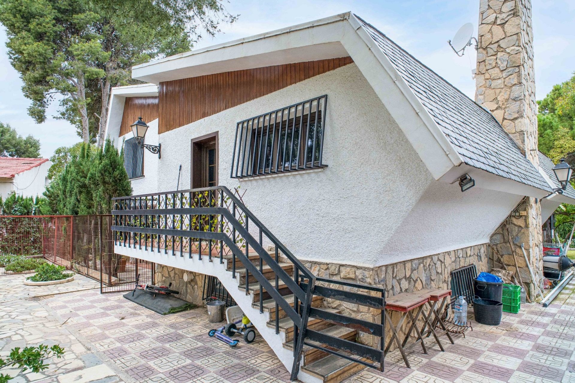 Resale - 4 Bedroom 3 Bathroom Villa in Petrer -  - Alicante