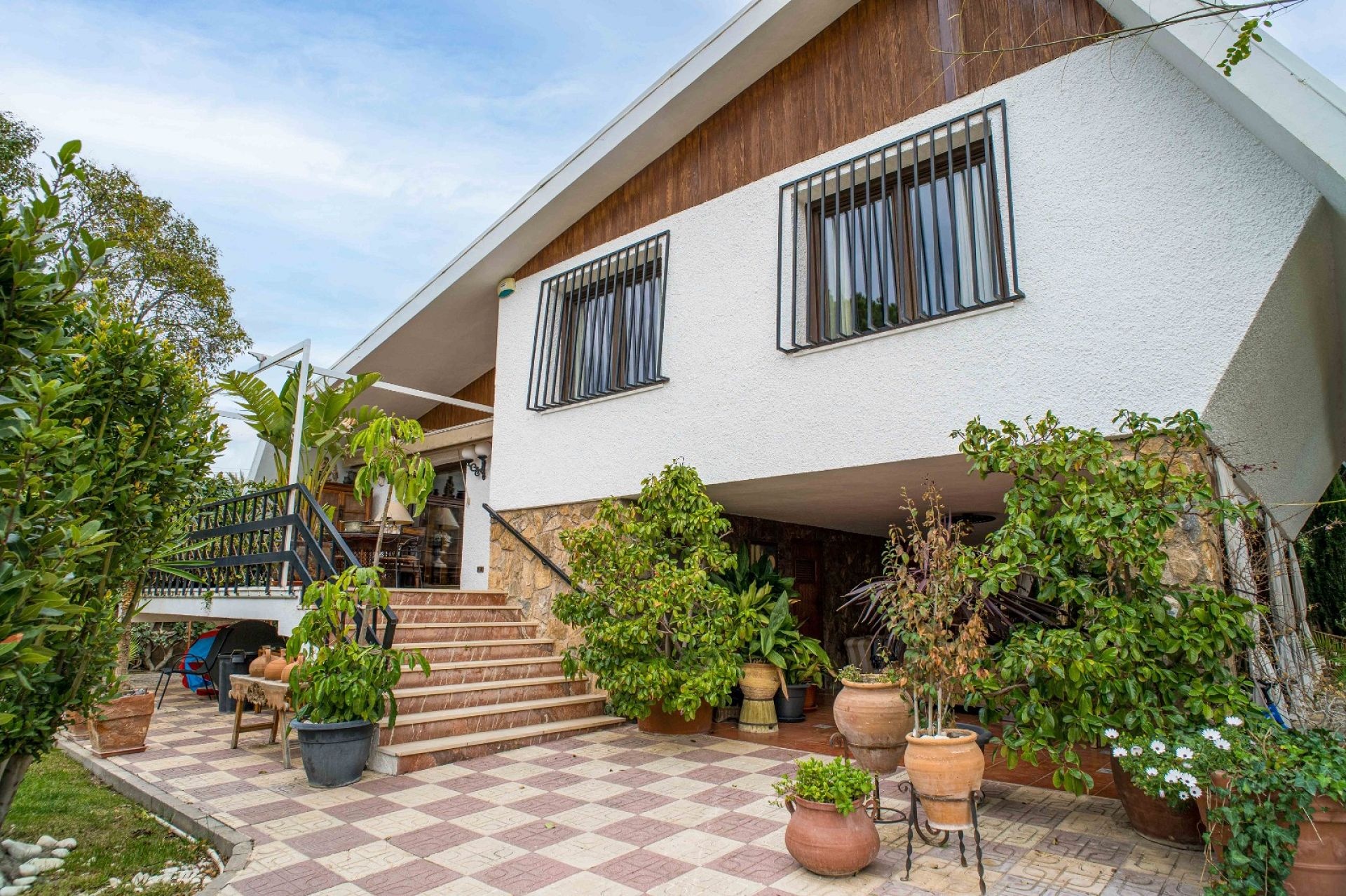 Resale - 4 Bedroom 3 Bathroom Villa in Petrer -  - Alicante