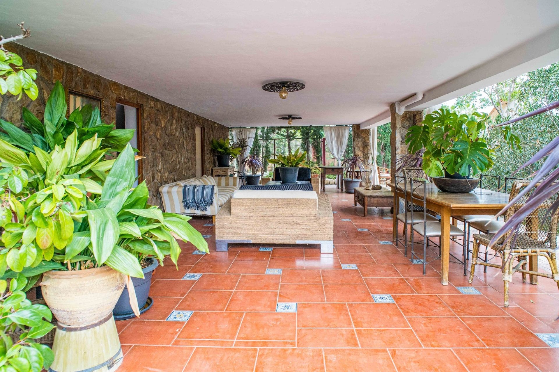 Resale - 4 Bedroom 3 Bathroom Villa in Petrer -  - Alicante
