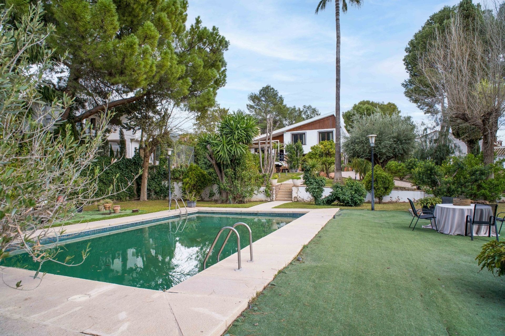 Resale - 4 Bedroom 3 Bathroom Villa in Petrer -  - Alicante