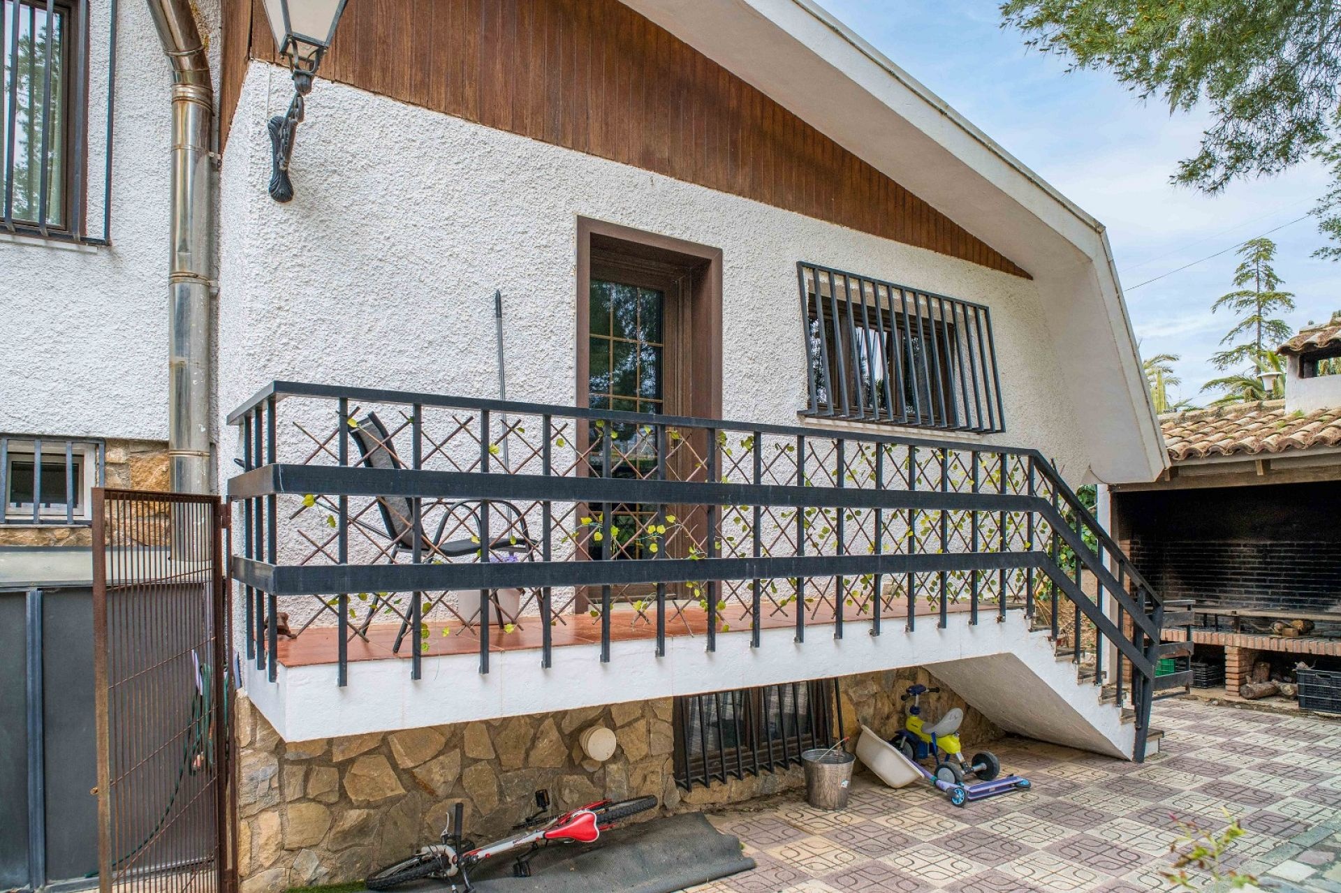 Resale - 4 Bedroom 3 Bathroom Villa in Petrer -  - Alicante