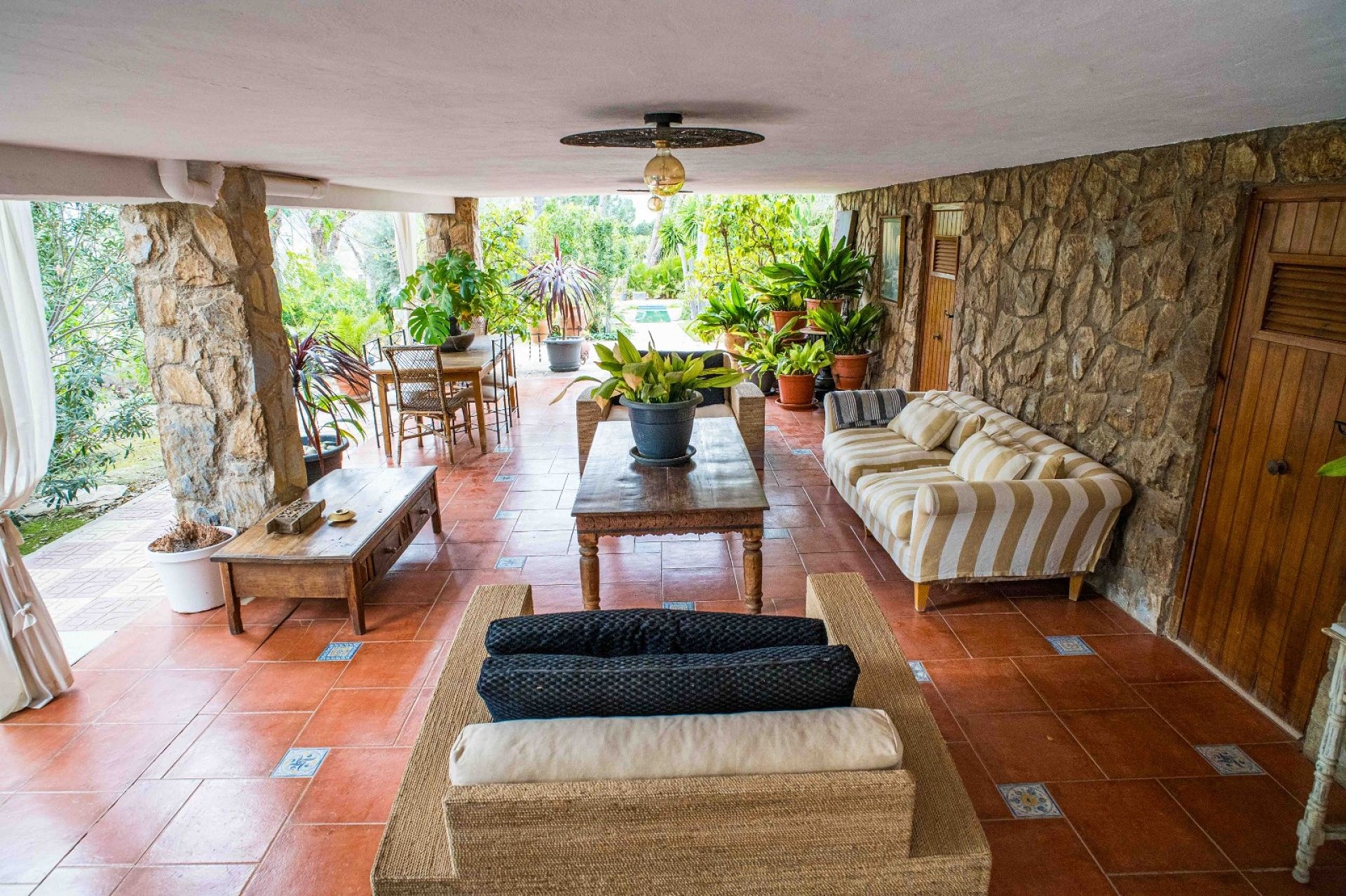 Resale - 4 Bedroom 3 Bathroom Villa in Petrer -  - Alicante