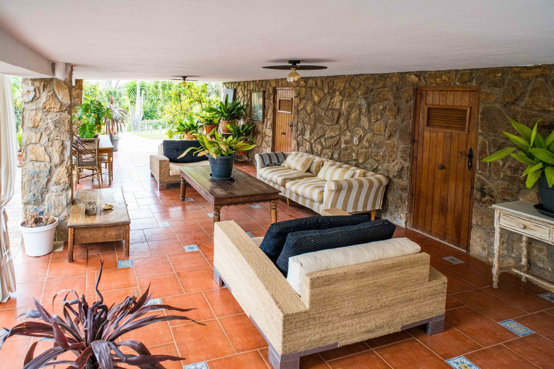 Resale - 4 Bedroom 3 Bathroom Villa in Petrer -  - Alicante