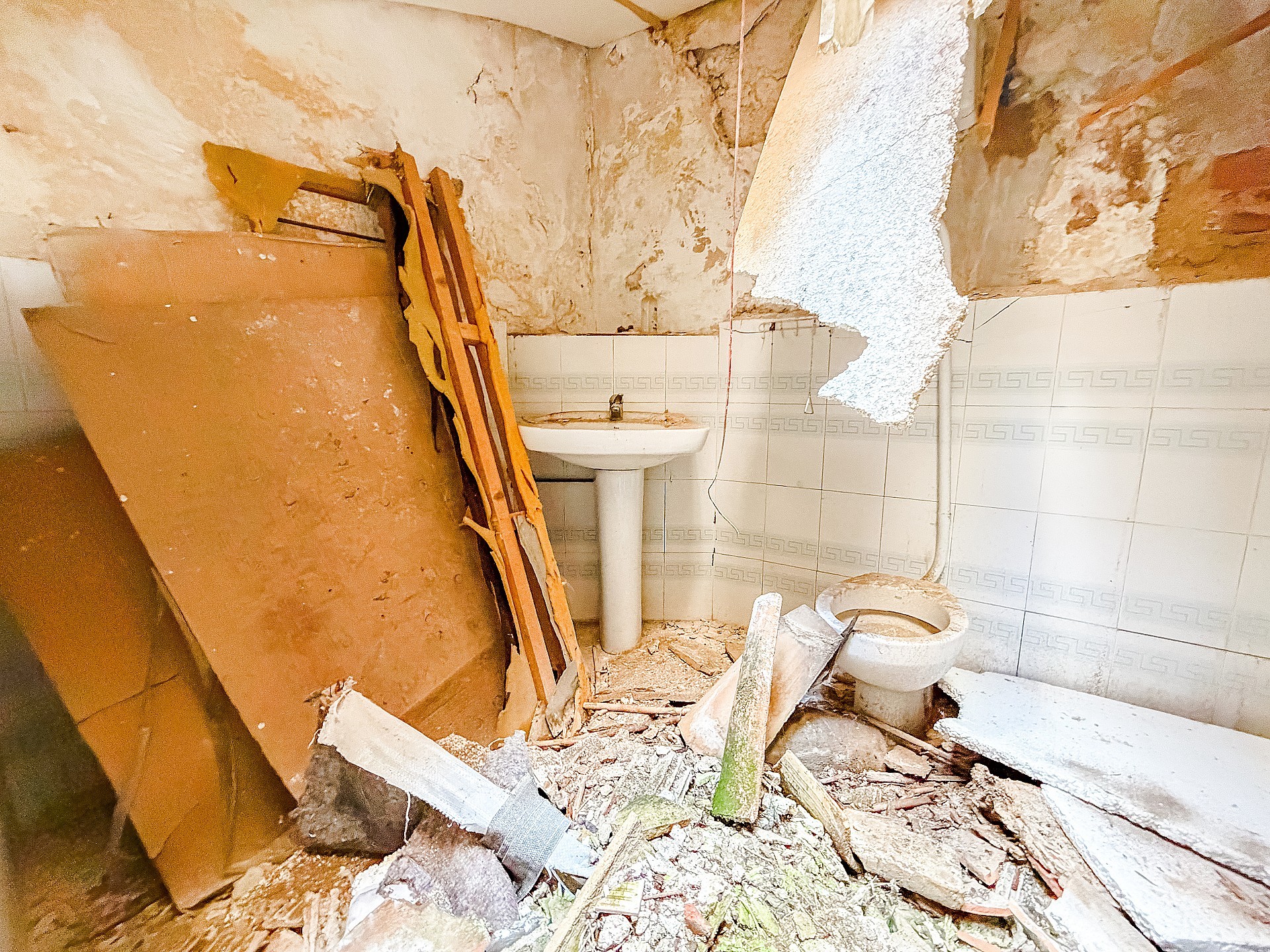 Resale - 6 Bedroom 1 Bathroom Townhouse in Yecla -  - Murcia