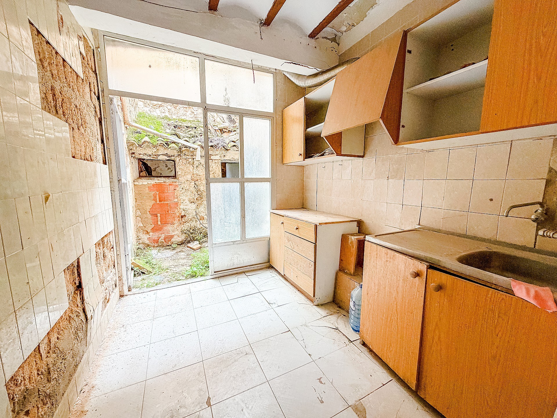 Resale - 6 Bedroom 1 Bathroom Townhouse in Yecla -  - Murcia