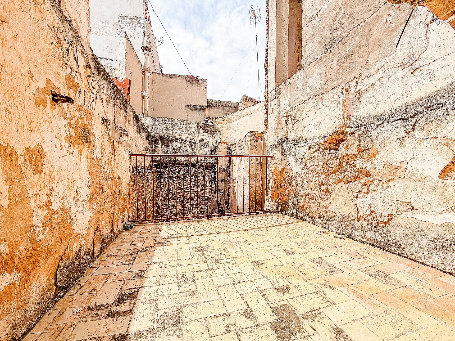Resale - 6 Bedroom 1 Bathroom Townhouse in Yecla -  - Murcia