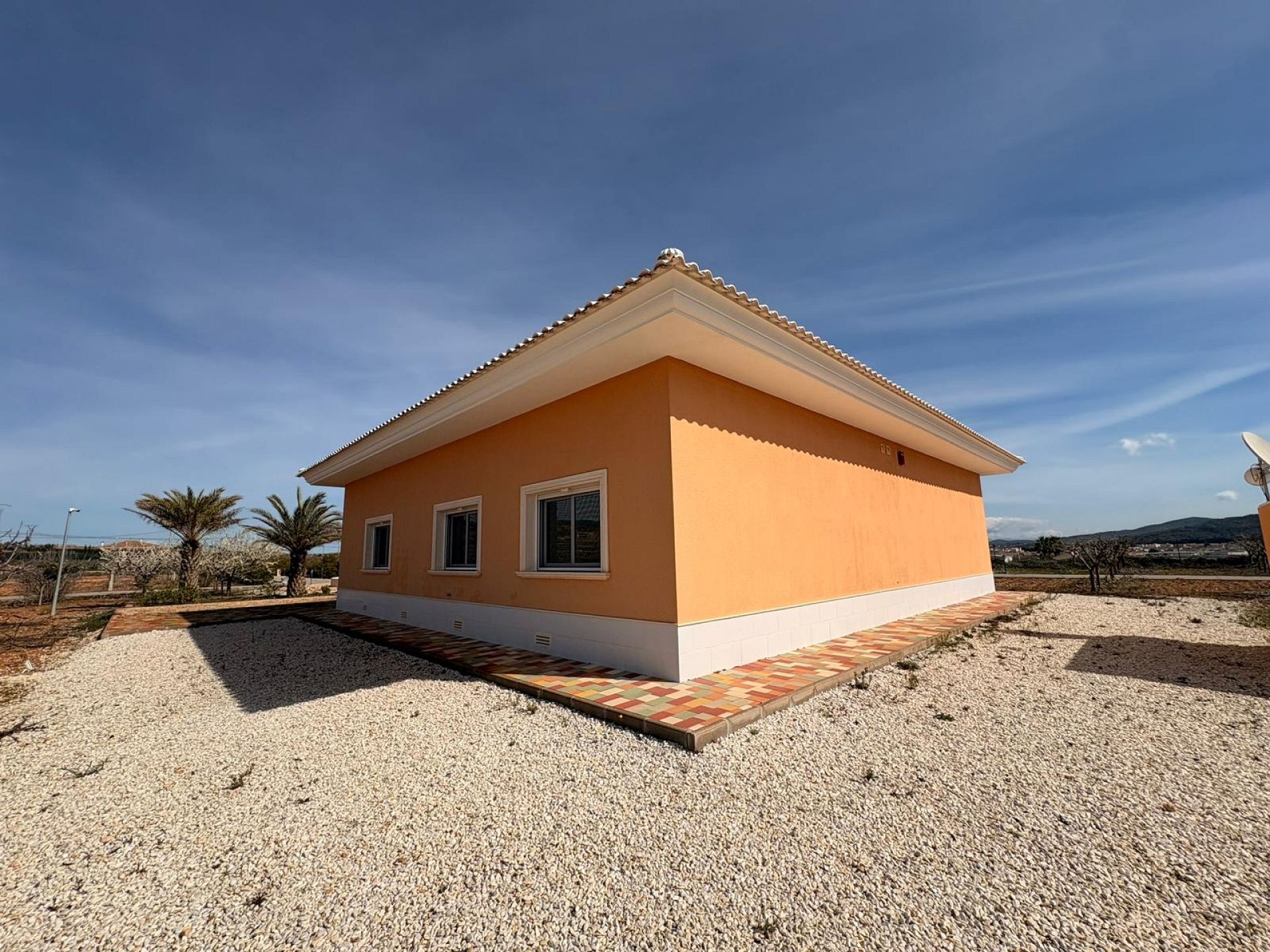 Resale - 4 Bedroom 4 Bathroom Villa in Pinoso -  - Alicante