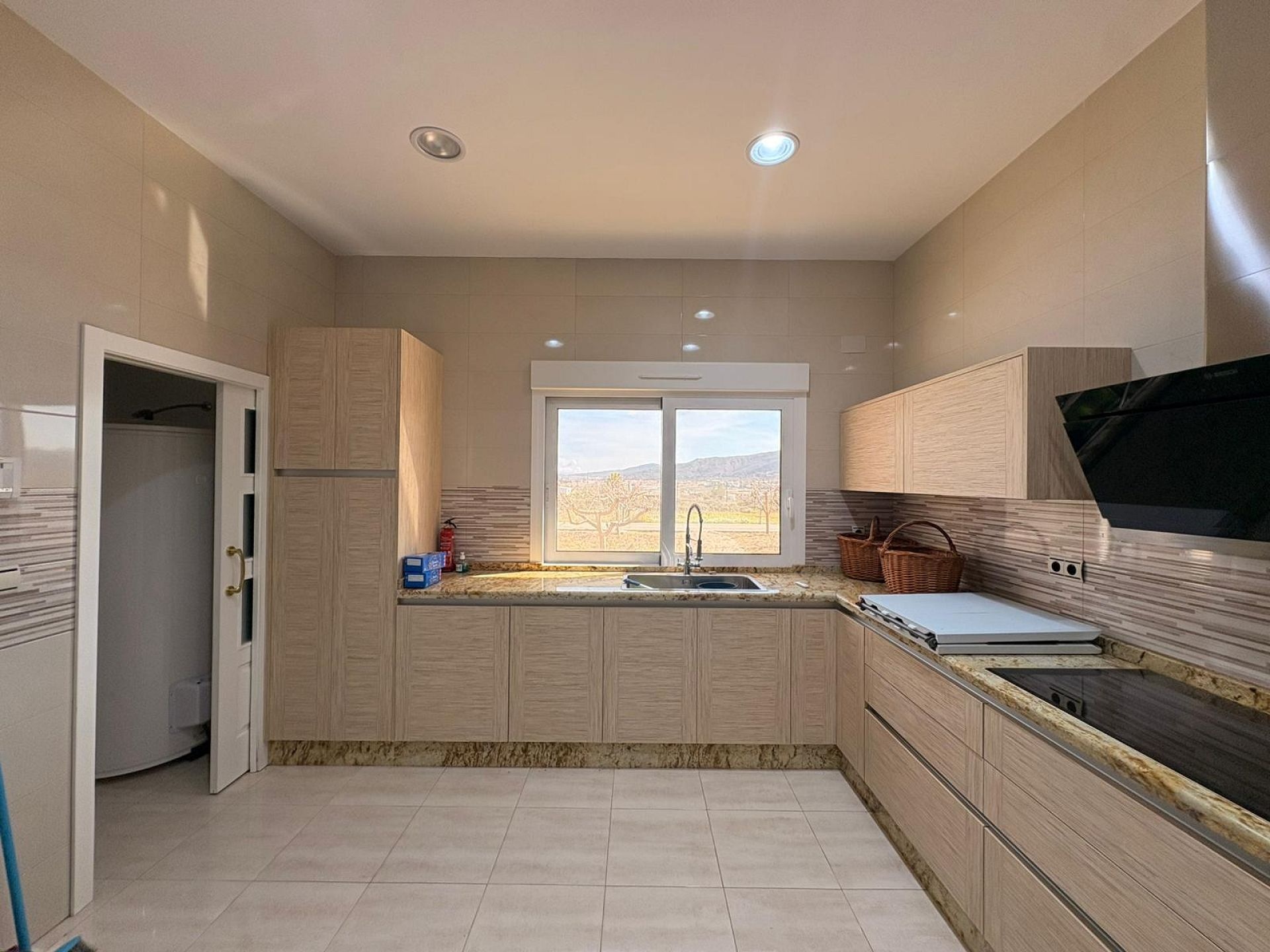 Resale - 4 Bedroom 4 Bathroom Villa in Pinoso -  - Alicante