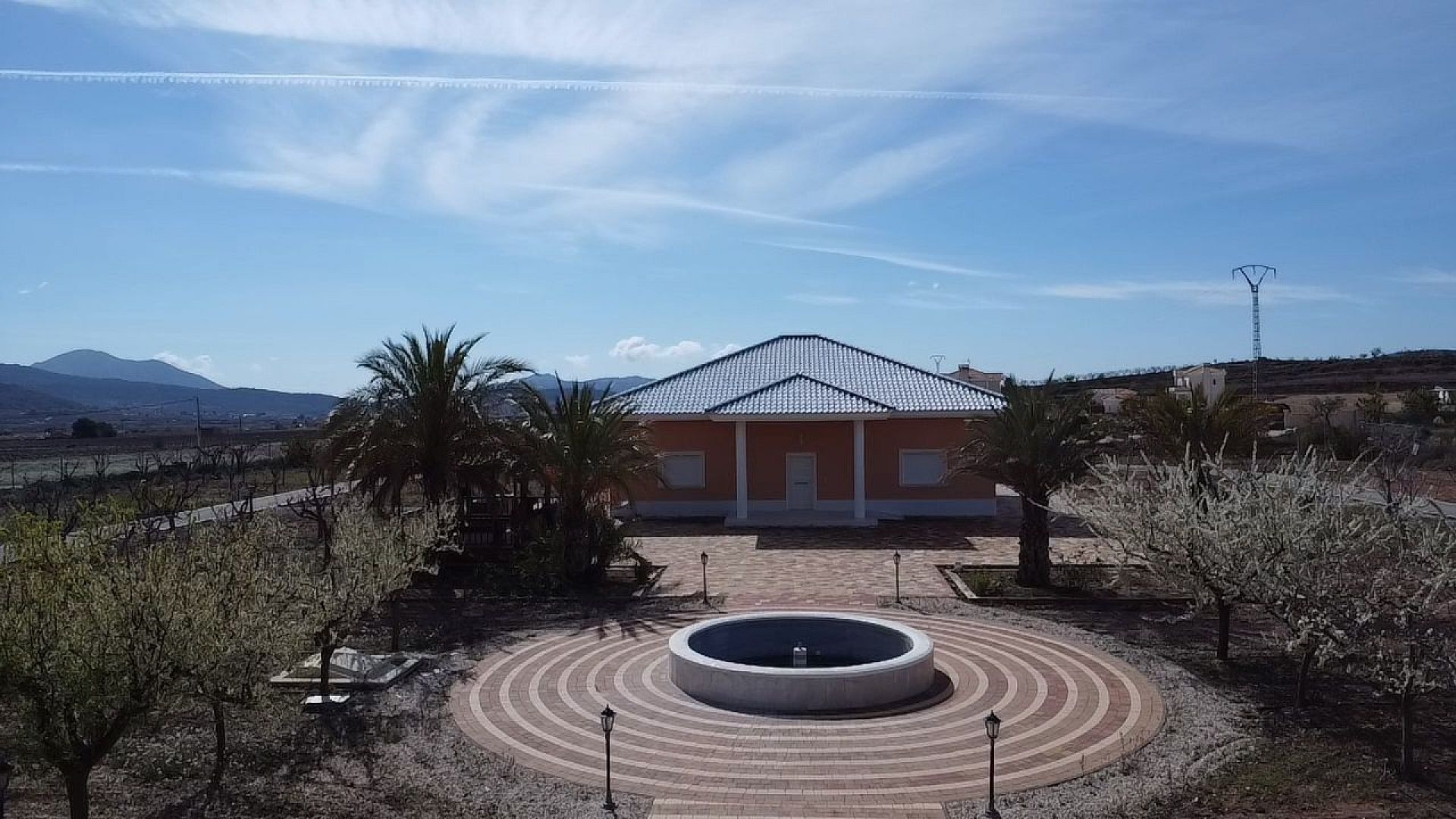 Resale - 4 Bedroom 4 Bathroom Villa in Pinoso -  - Alicante