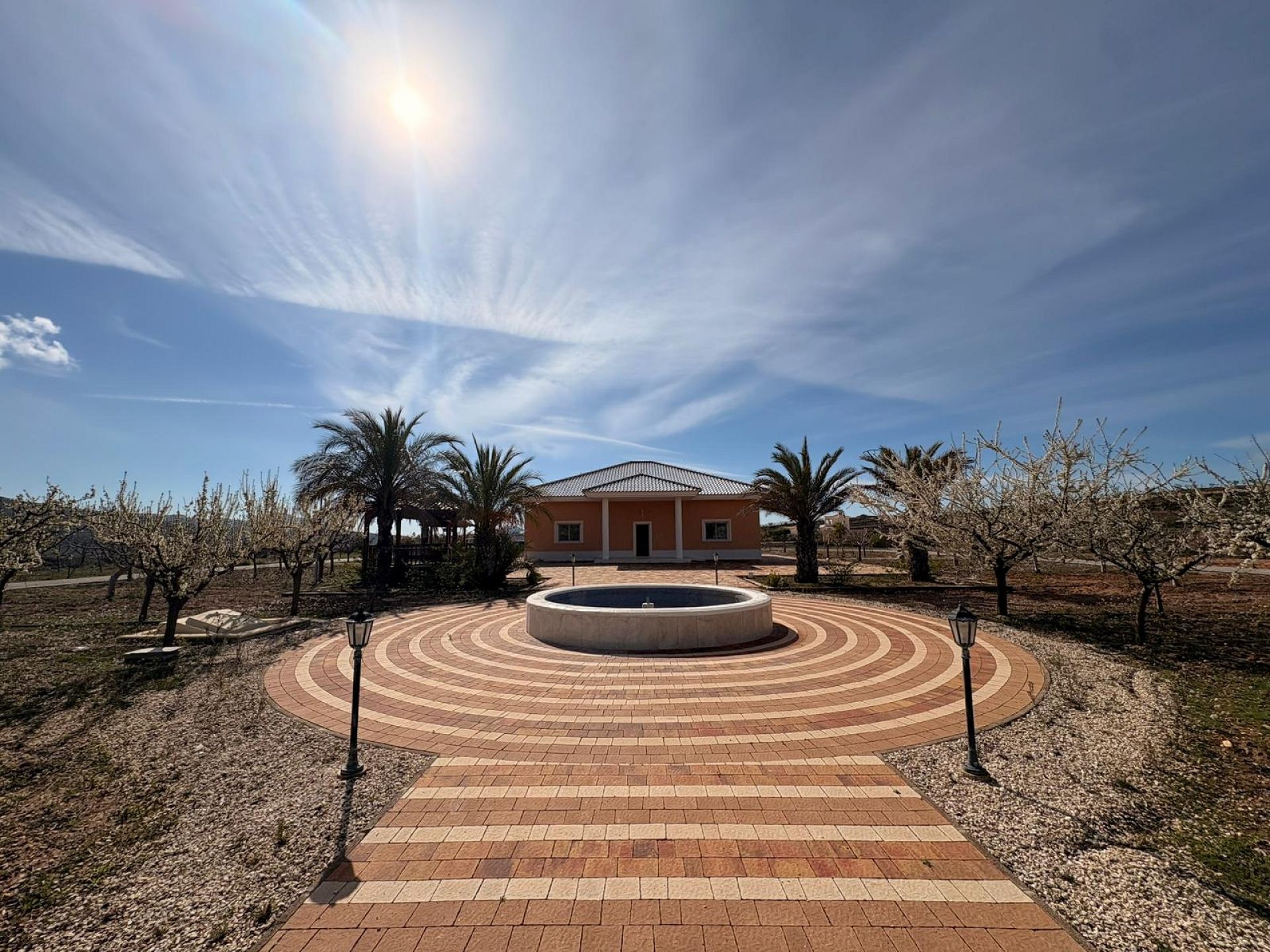 Resale - 4 Bedroom 4 Bathroom Villa in Pinoso -  - Alicante
