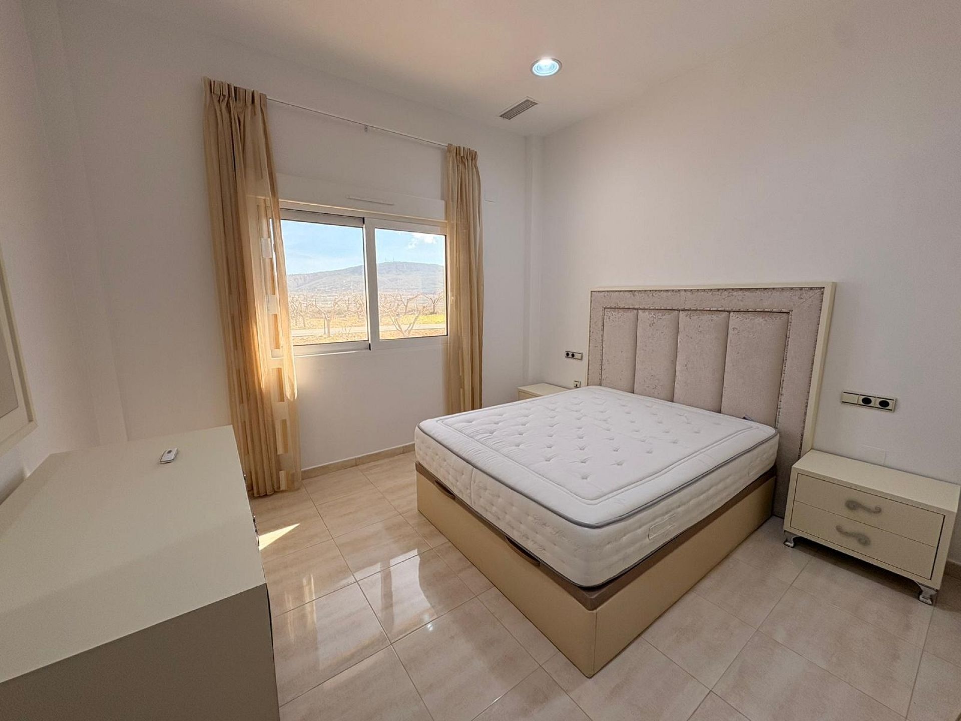 Resale - 4 Bedroom 4 Bathroom Villa in Pinoso -  - Alicante