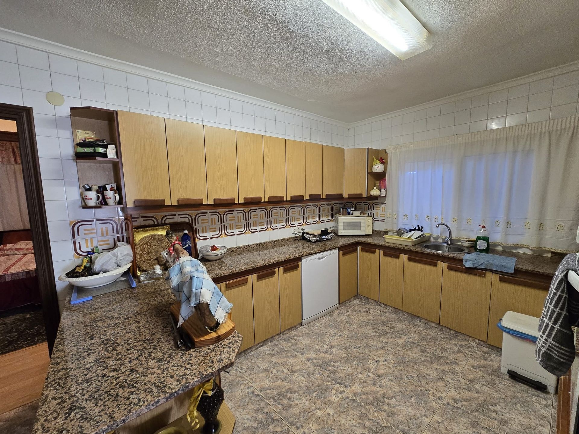 Resale - 7 Bedroom 3 Bathroom Villa in Villena -  - Alicante