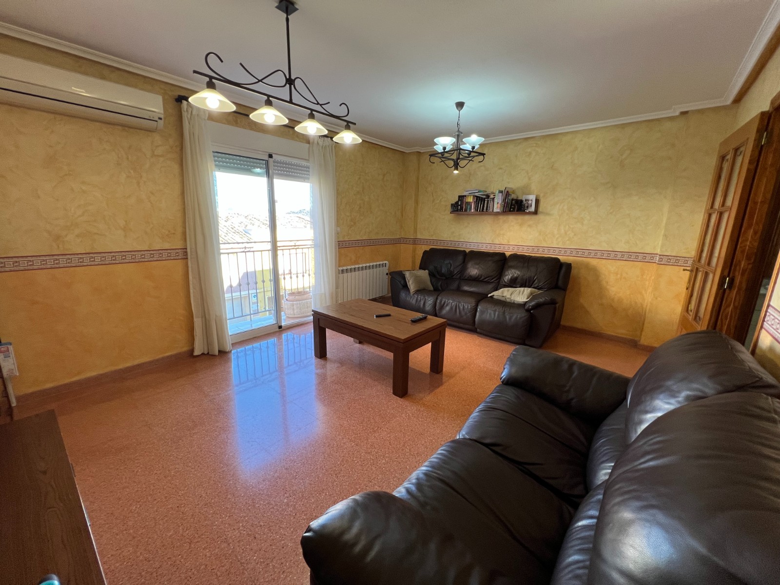 Resale - 3 Bedroom 2 Bathroom Townhouse in Hondón de las Nieves -  - Alicante