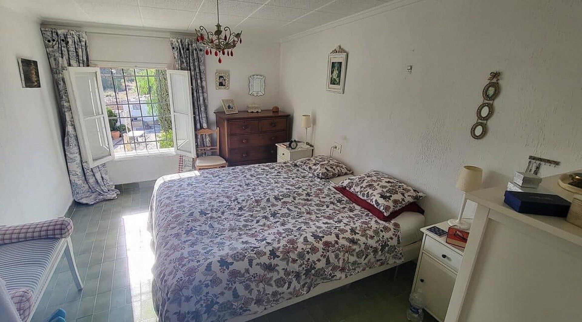 Resale - 4 Bedroom 2 Bathroom Country house in La Romana -  - Alicante