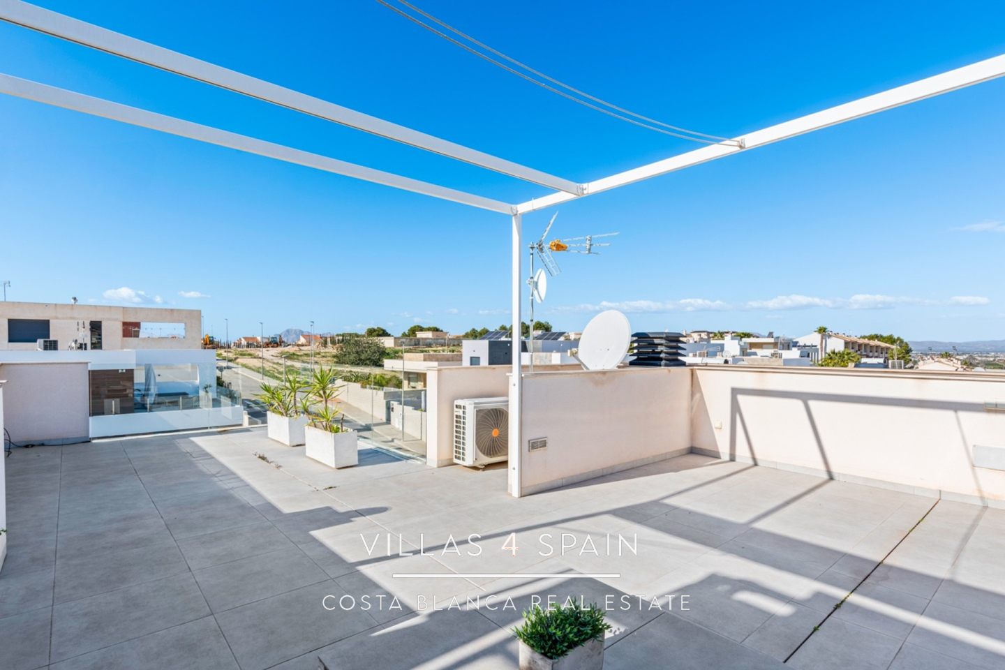 Resale - 4 bed 4 bath newly built villa with a private pool and guest house in Benijofar, Alicante - calle rbla - Alicante