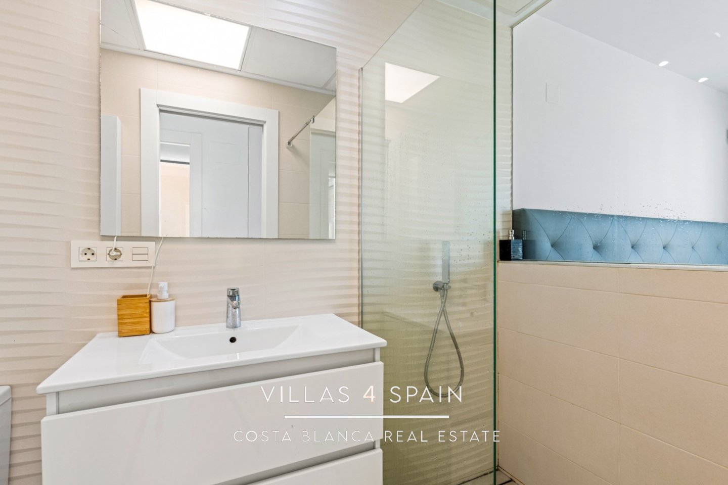Resale - 4 bed 4 bath newly built villa with a private pool and guest house in Benijofar, Alicante - calle rbla - Alicante
