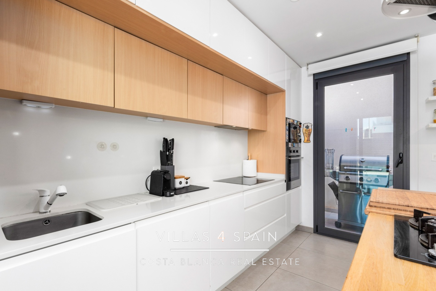 Resale - 4 bed 4 bath newly built villa with a private pool and guest house in Benijofar, Alicante - calle rbla - Alicante