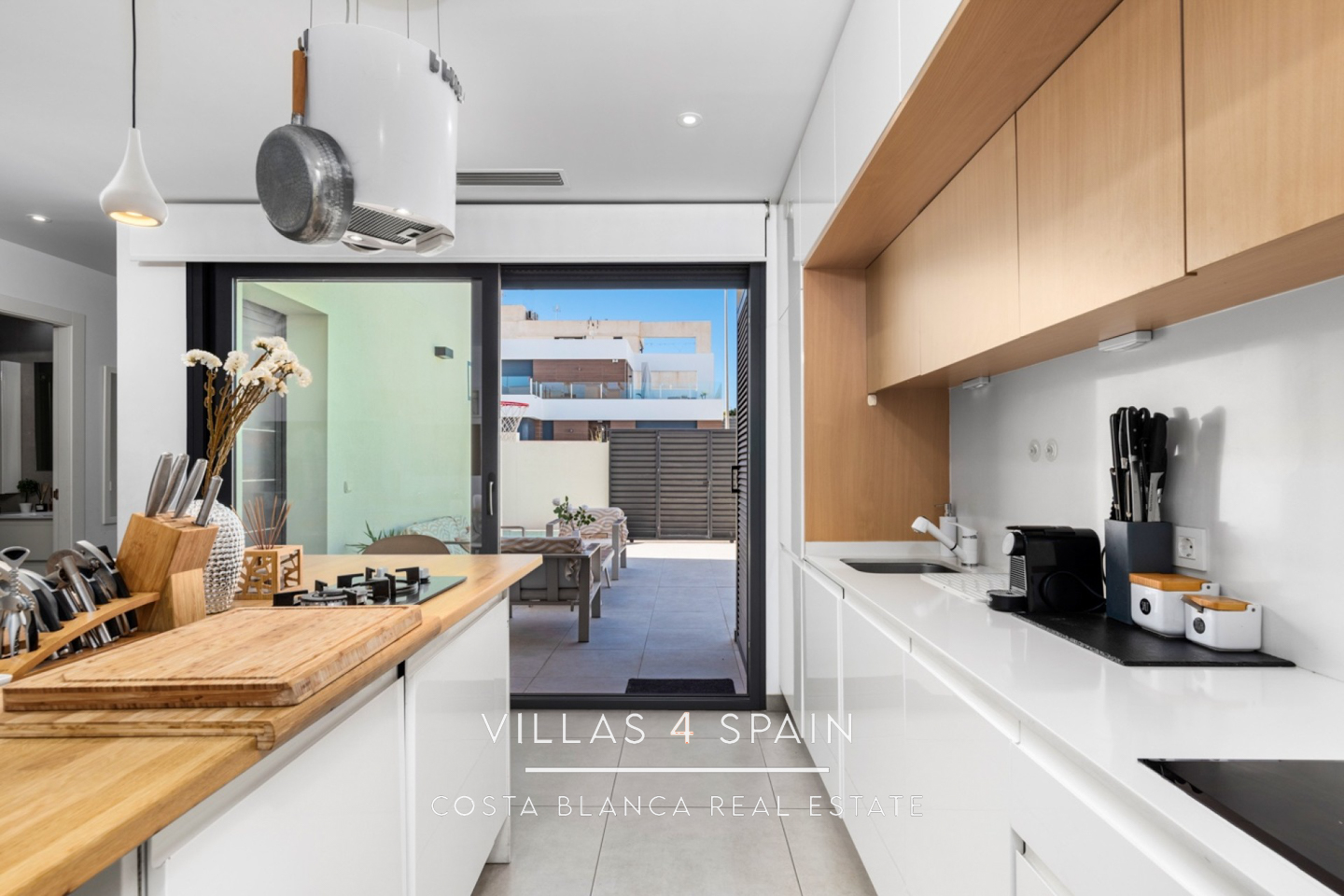 Resale - 4 bed 4 bath newly built villa with a private pool and guest house in Benijofar, Alicante - calle rbla - Alicante