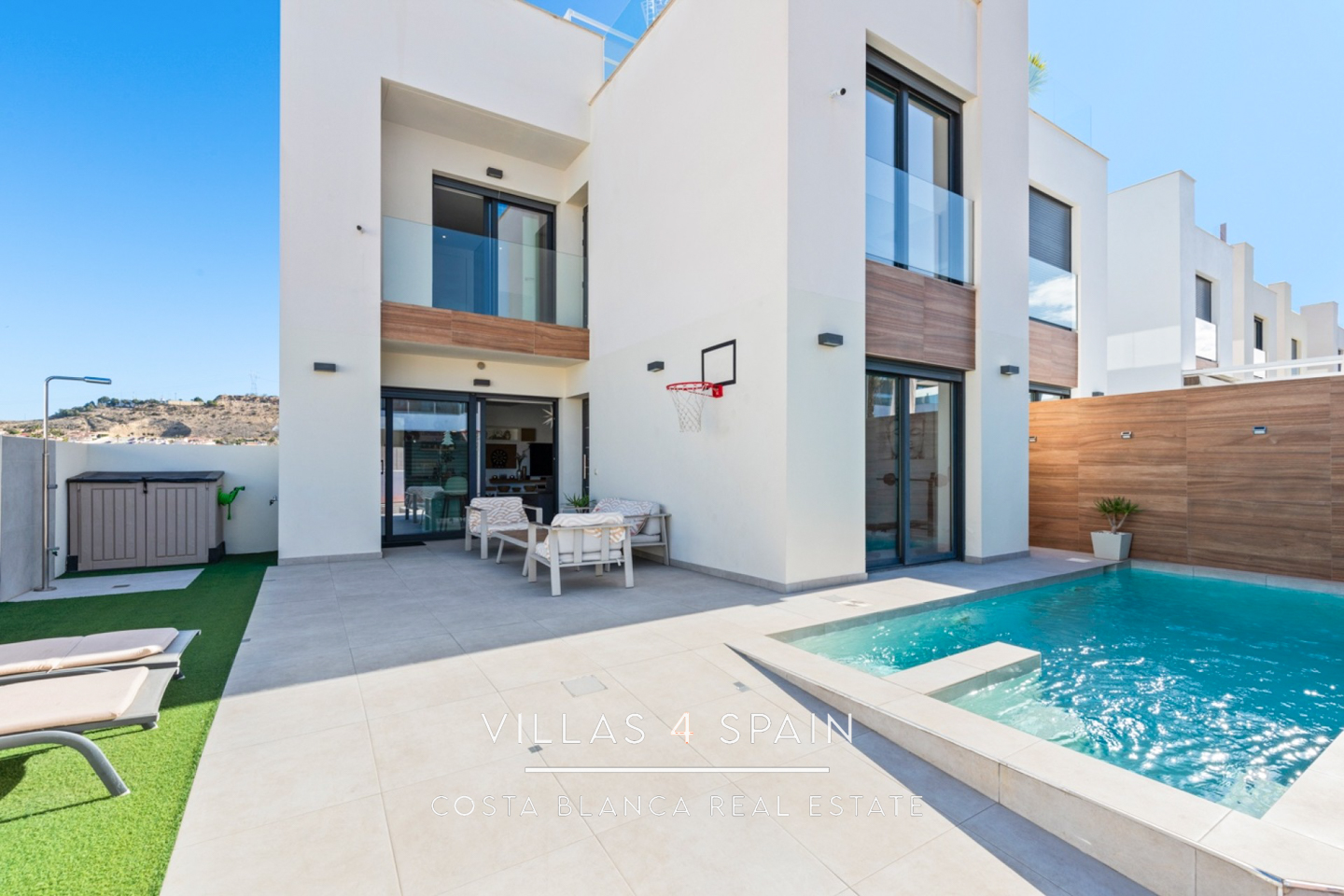 Resale - 4 bed 4 bath newly built villa with a private pool and guest house in Benijofar, Alicante - calle rbla - Alicante