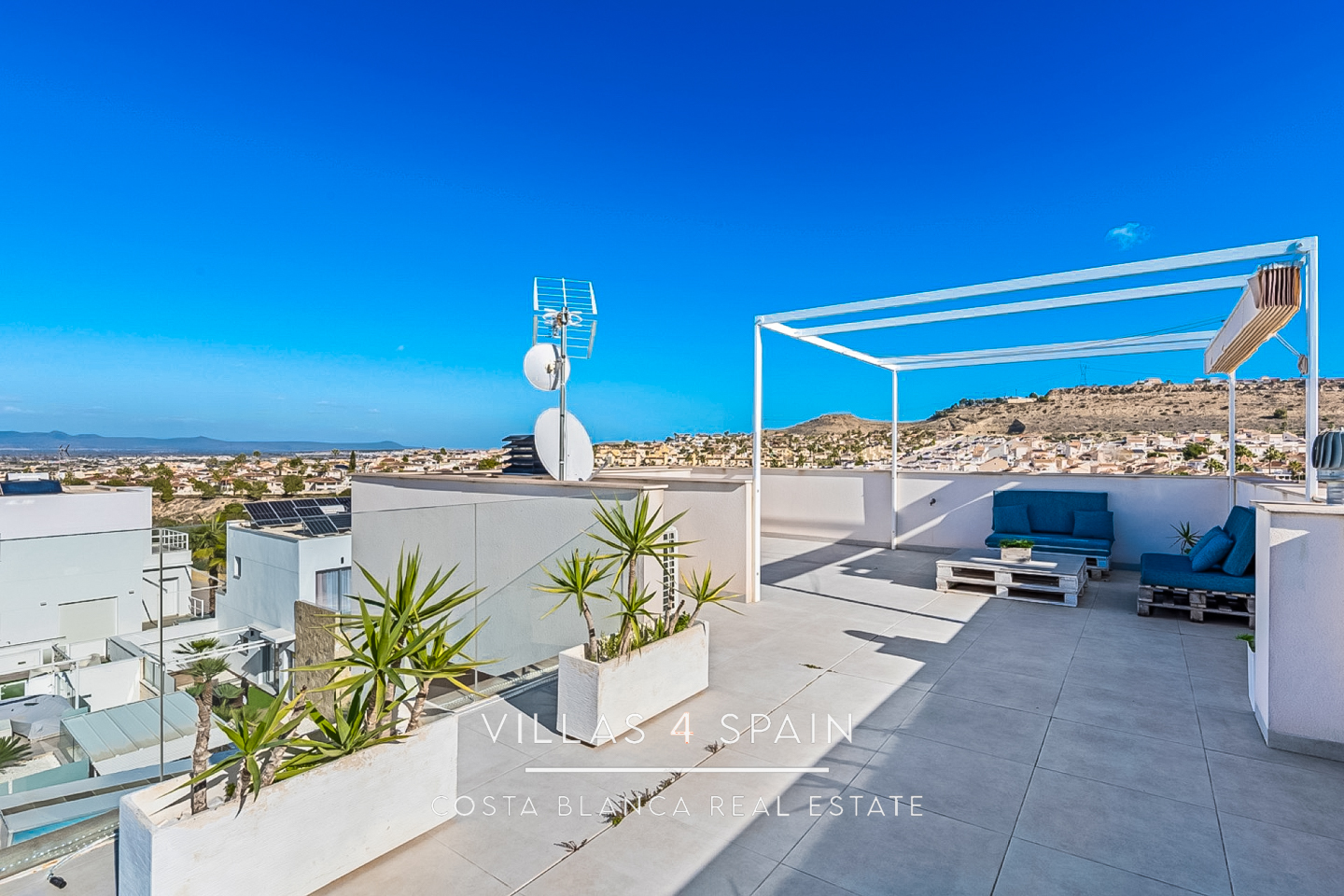 Resale - 4 bed 4 bath newly built villa with a private pool and guest house in Benijofar, Alicante - calle rbla - Alicante