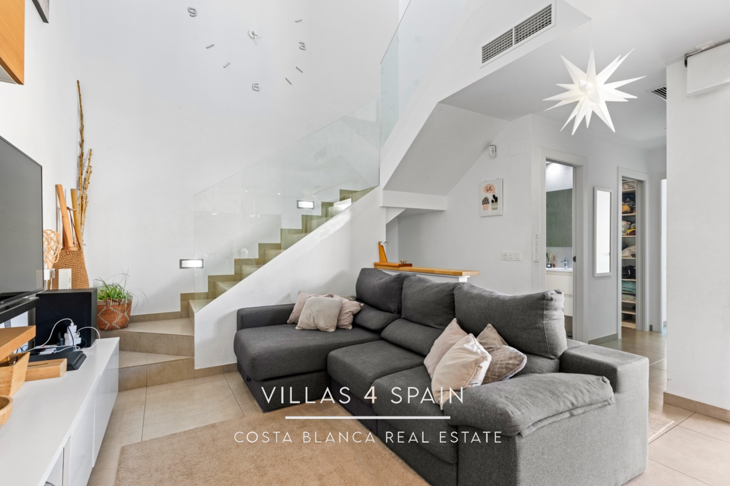 Resale - 4 bed 4 bath newly built villa with a private pool and guest house in Benijofar, Alicante - calle rbla - Alicante