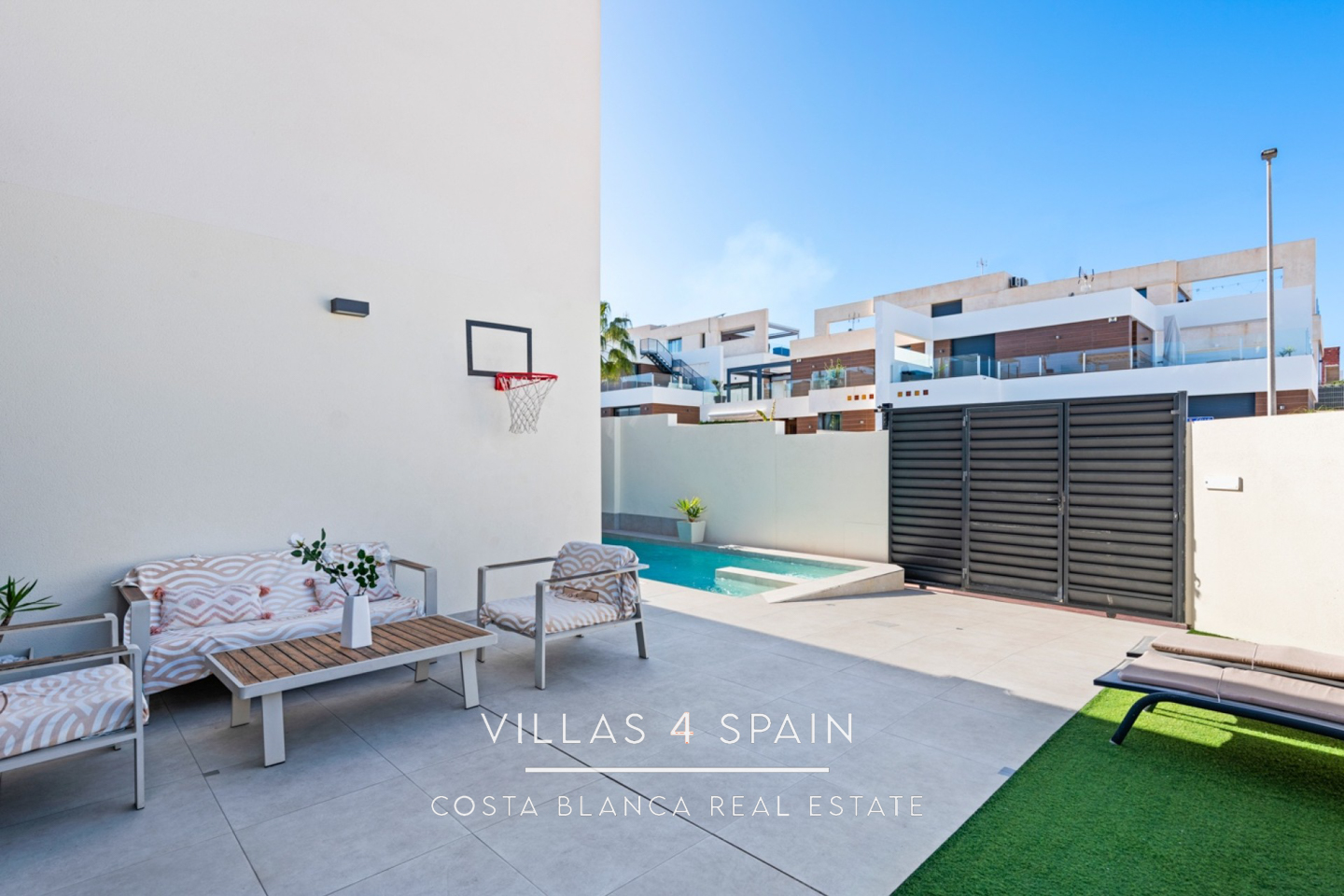 Resale - 4 bed 4 bath newly built villa with a private pool and guest house in Benijofar, Alicante - calle rbla - Alicante