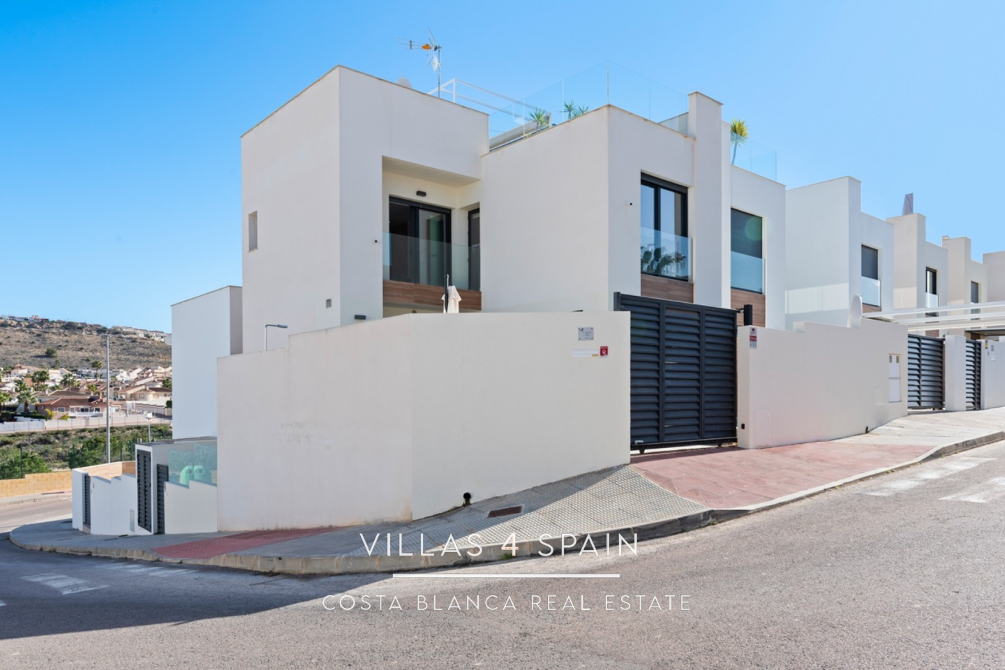 Resale - 4 bed 4 bath newly built villa with a private pool and guest house in Benijofar, Alicante - calle rbla - Alicante