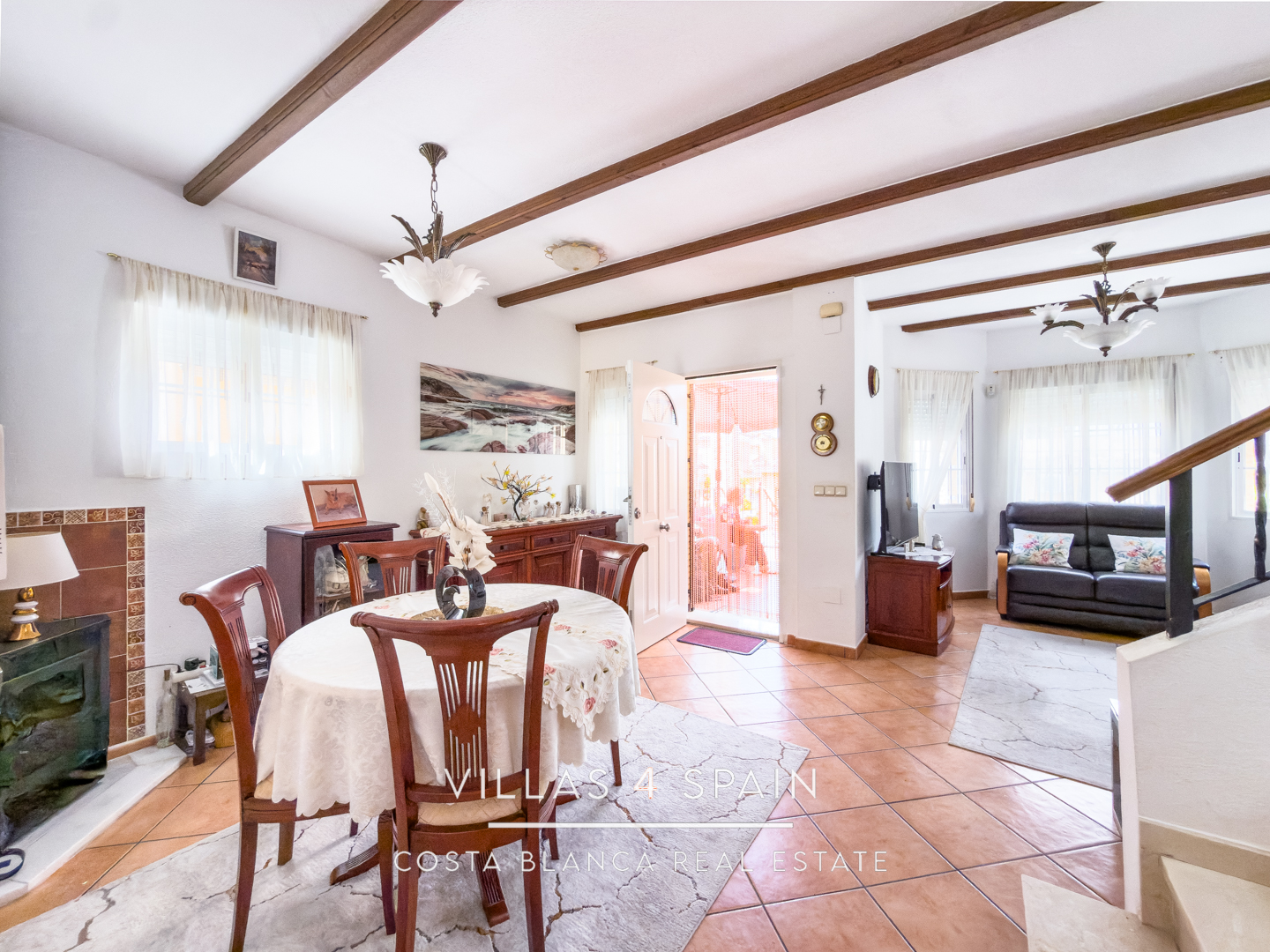 Resale - 3 Bed 2 Bath Villa With Private parking and community pool in Lo Crispin, Algorfa - av. de las naciones - Alicante