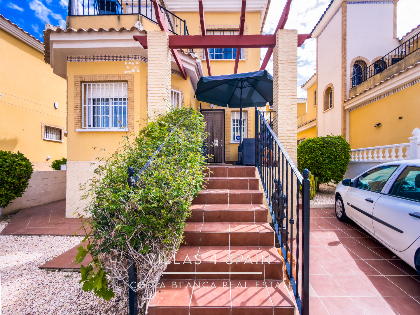 Resale - 3 Bed 2 Bath Villa With Private parking and community pool in Lo Crispin, Algorfa - av. de las naciones - Alicante