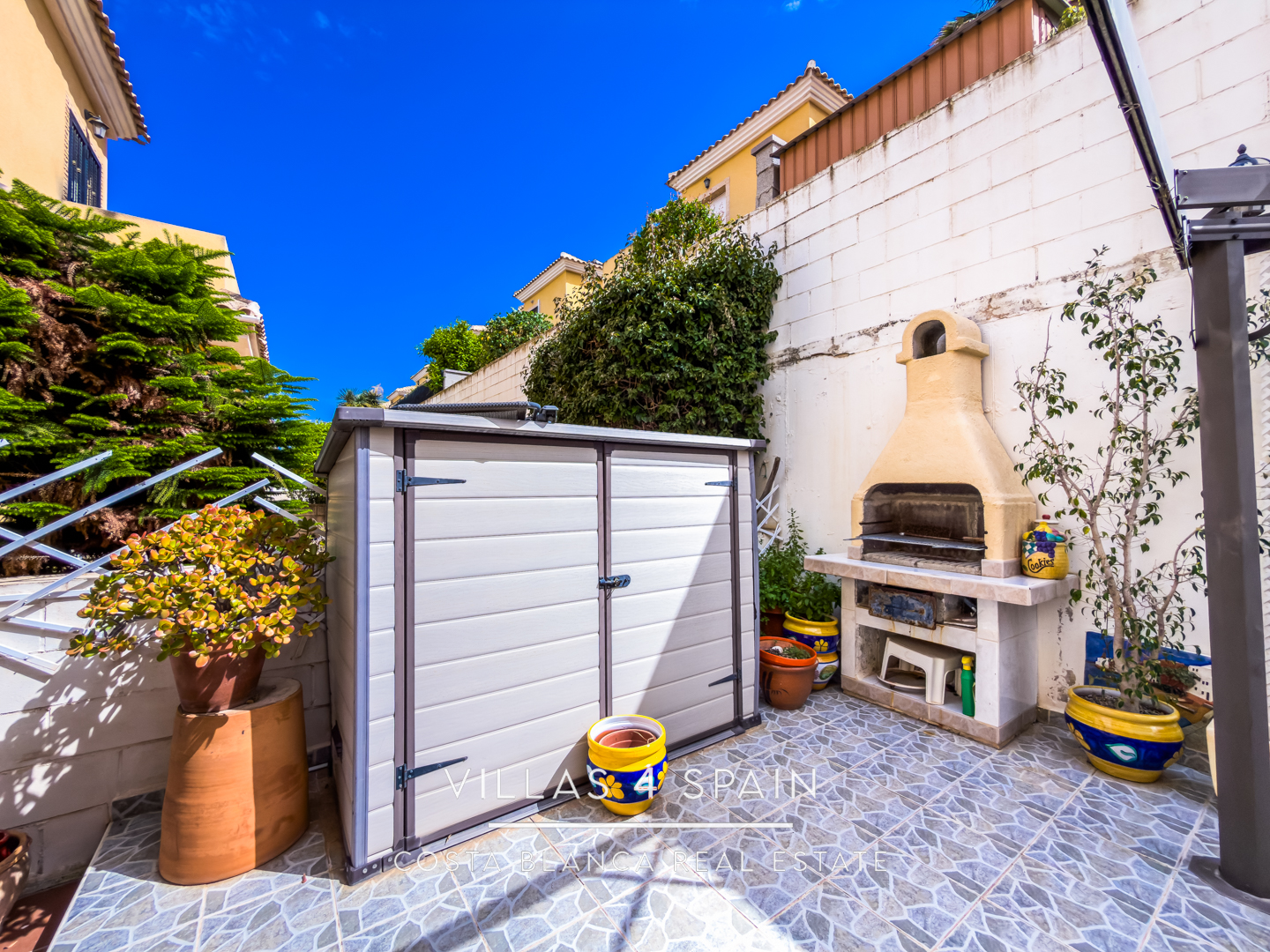 Resale - 3 Bed 2 Bath Villa With Private parking and community pool in Lo Crispin, Algorfa - av. de las naciones - Alicante