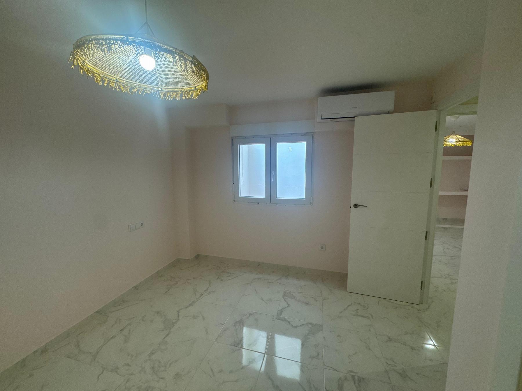 Resale - 3 Bedroom 3 Bathroom  in Torrevieja - Muelle Pesquero - Alicante