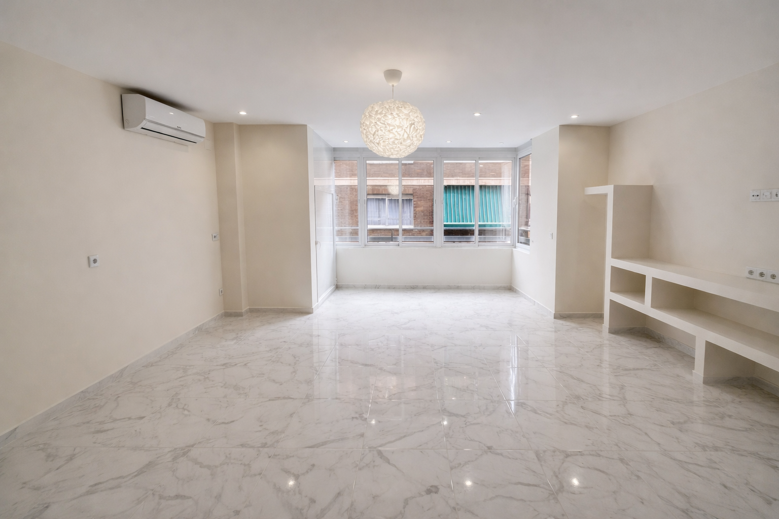 Resale - 3 Bedroom 3 Bathroom  in Torrevieja - Muelle Pesquero - Alicante