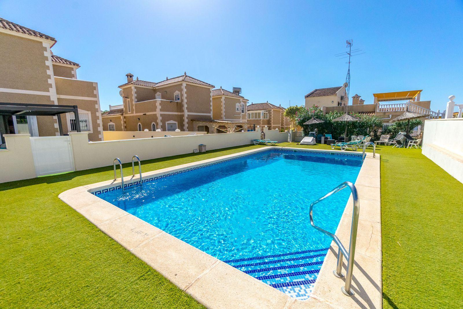 Resale - 3 Bedroom 2 Bathroom  in Orihuela Costa - Las Filipinas - Alicante