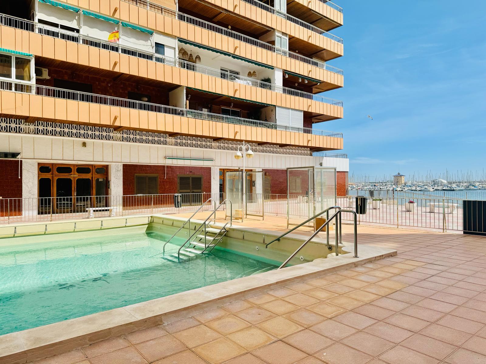 Resale - 3 Bedroom 2 Bathroom  in Torrevieja - Playa del Acequión - Alicante