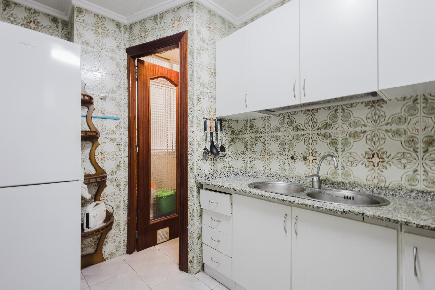 Resale - 3 Bedroom 2 Bathroom  in Torrevieja - Playa del Acequión - Alicante