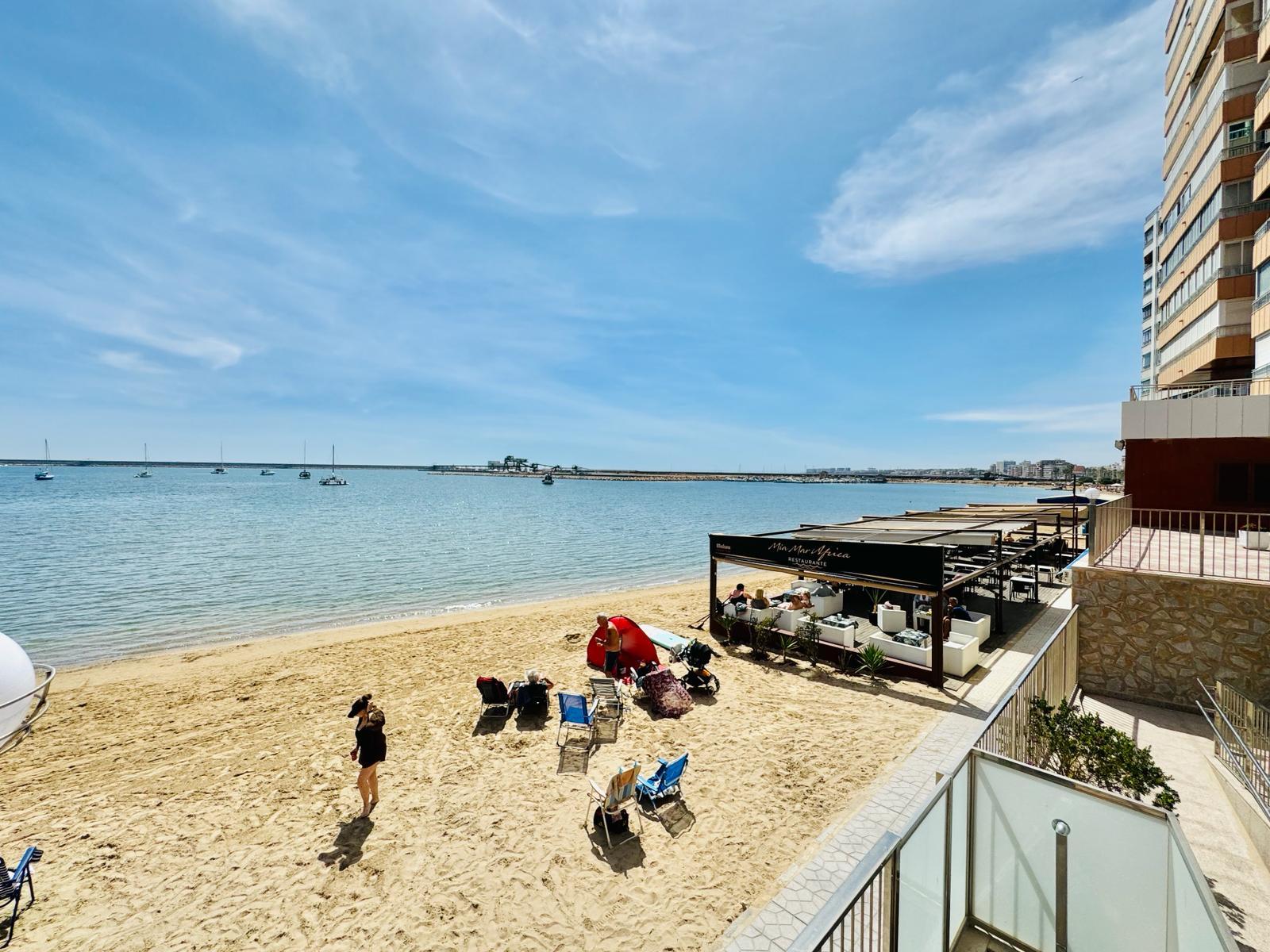 Resale - 3 Bedroom 2 Bathroom  in Torrevieja - Playa del Acequión - Alicante