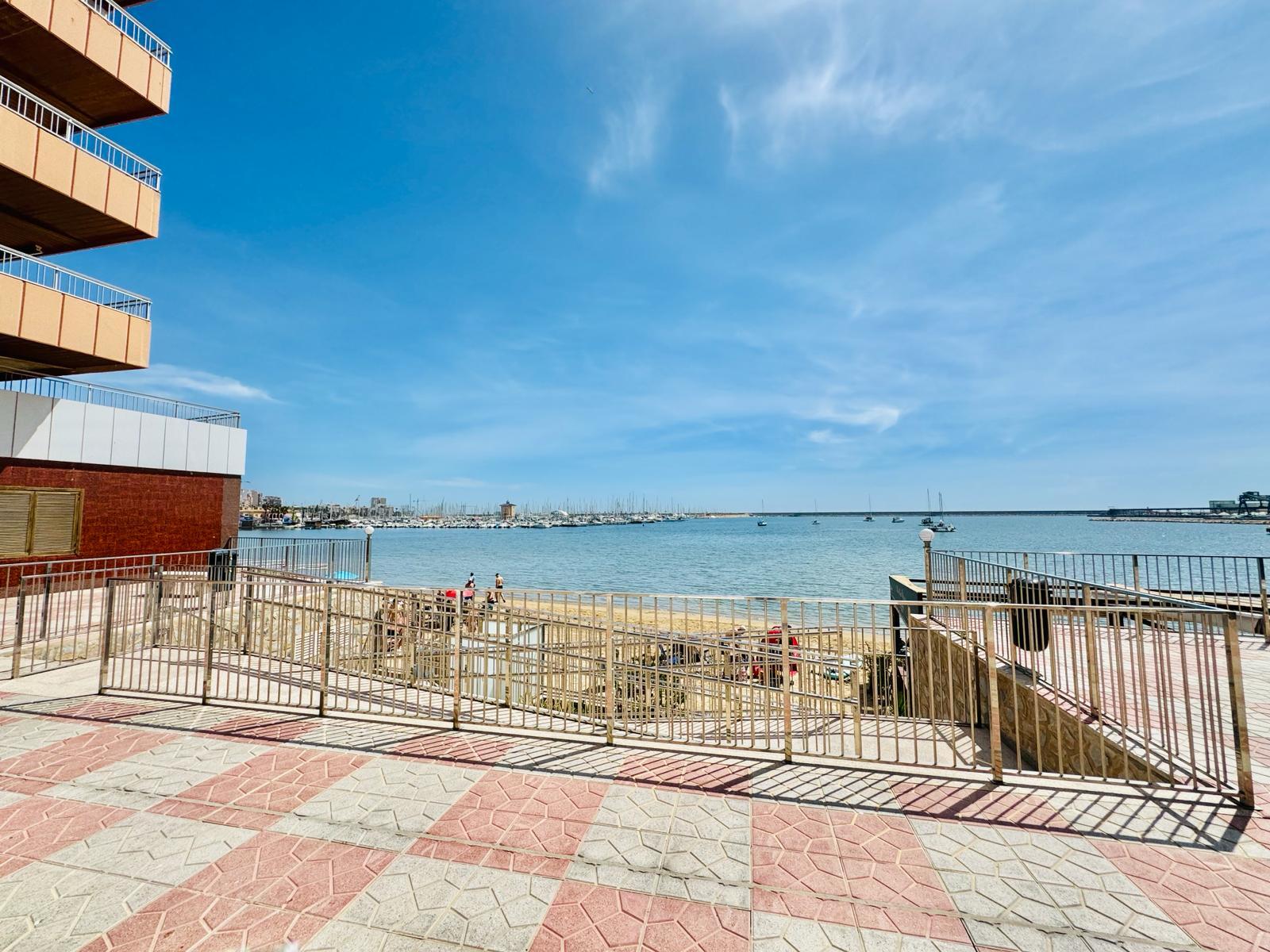 Resale - 3 Bedroom 2 Bathroom  in Torrevieja - Playa del Acequión - Alicante