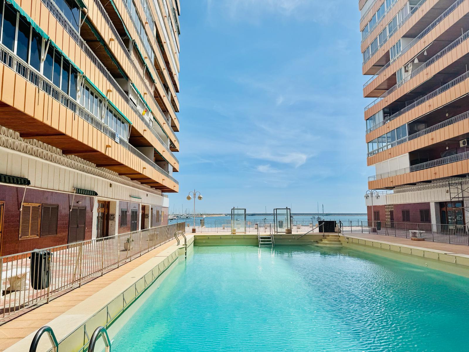 Resale - 3 Bedroom 2 Bathroom  in Torrevieja - Playa del Acequión - Alicante