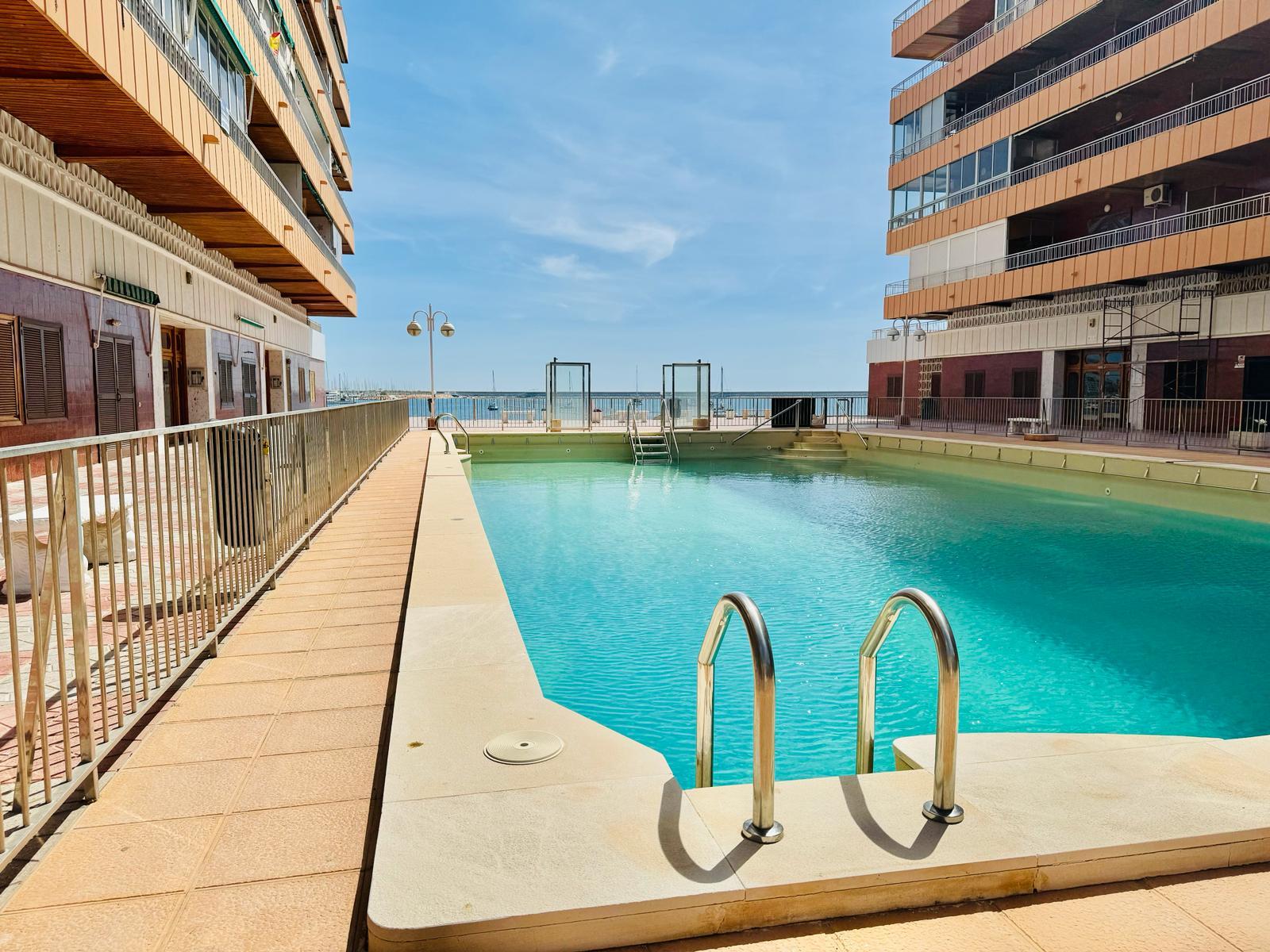 Resale - 3 Bedroom 2 Bathroom  in Torrevieja - Playa del Acequión - Alicante
